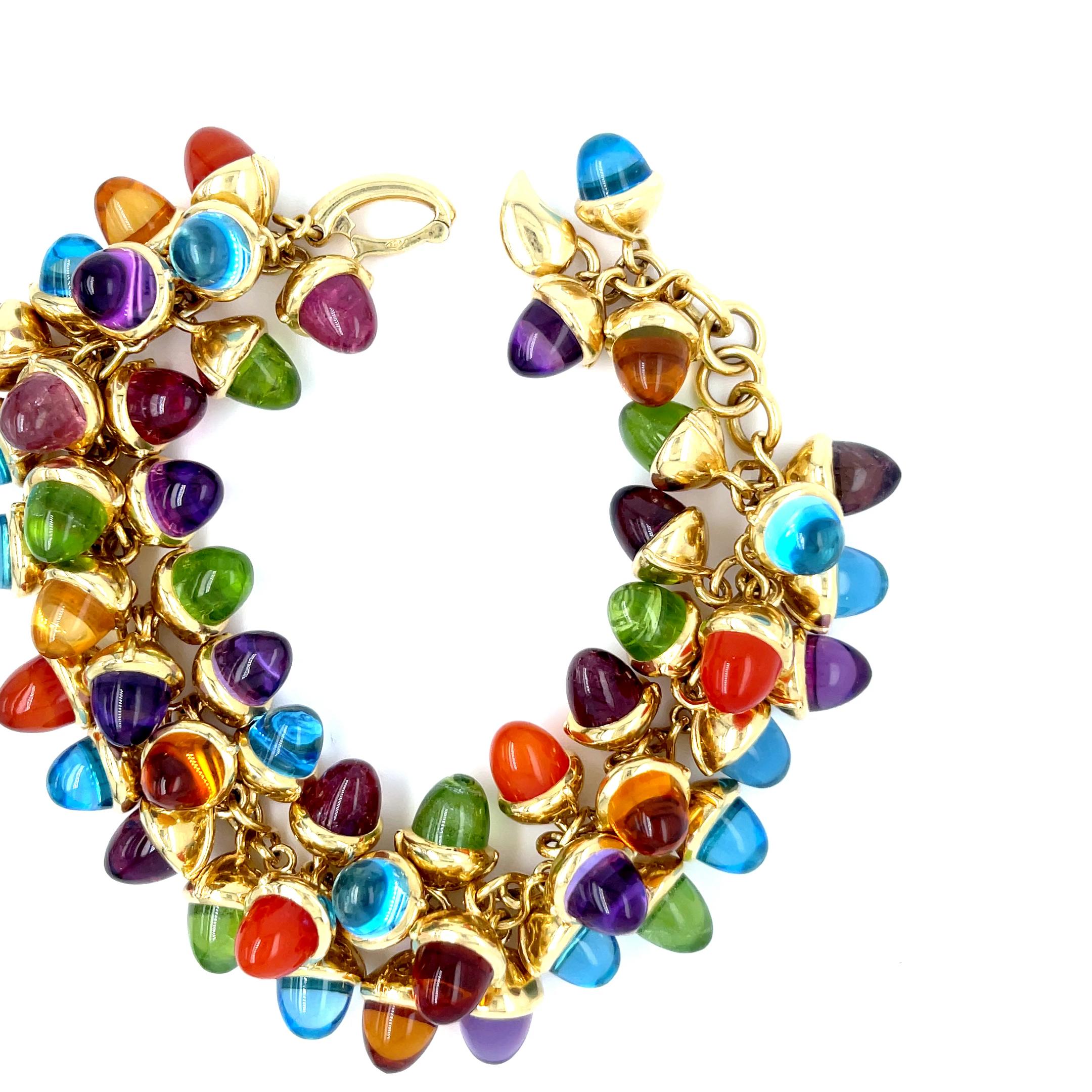 Bracelet en or jaune 18k avec cabochon à breloques en forme de gland 8