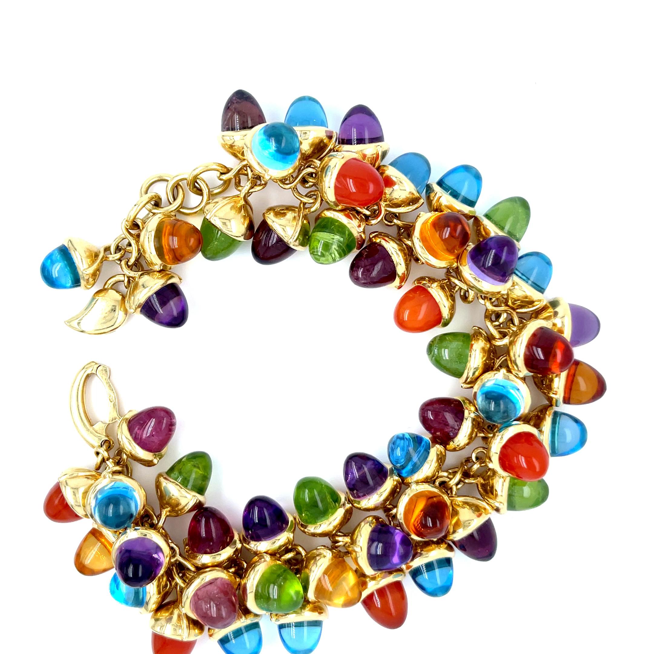 Bracelet en or jaune 18k avec cabochon à breloques en forme de gland 8