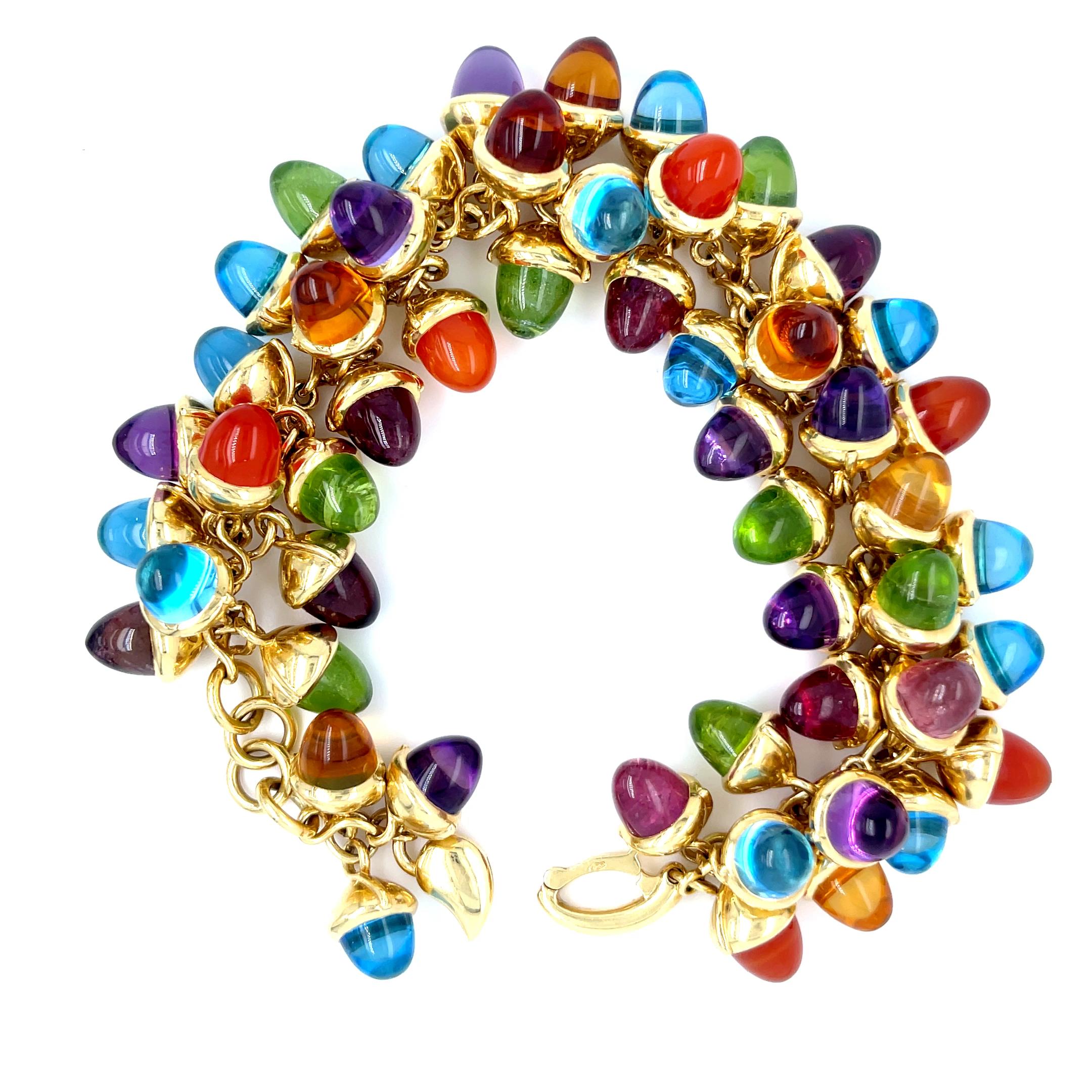 Bracelet en or jaune 18k avec cabochon à breloques en forme de gland 8