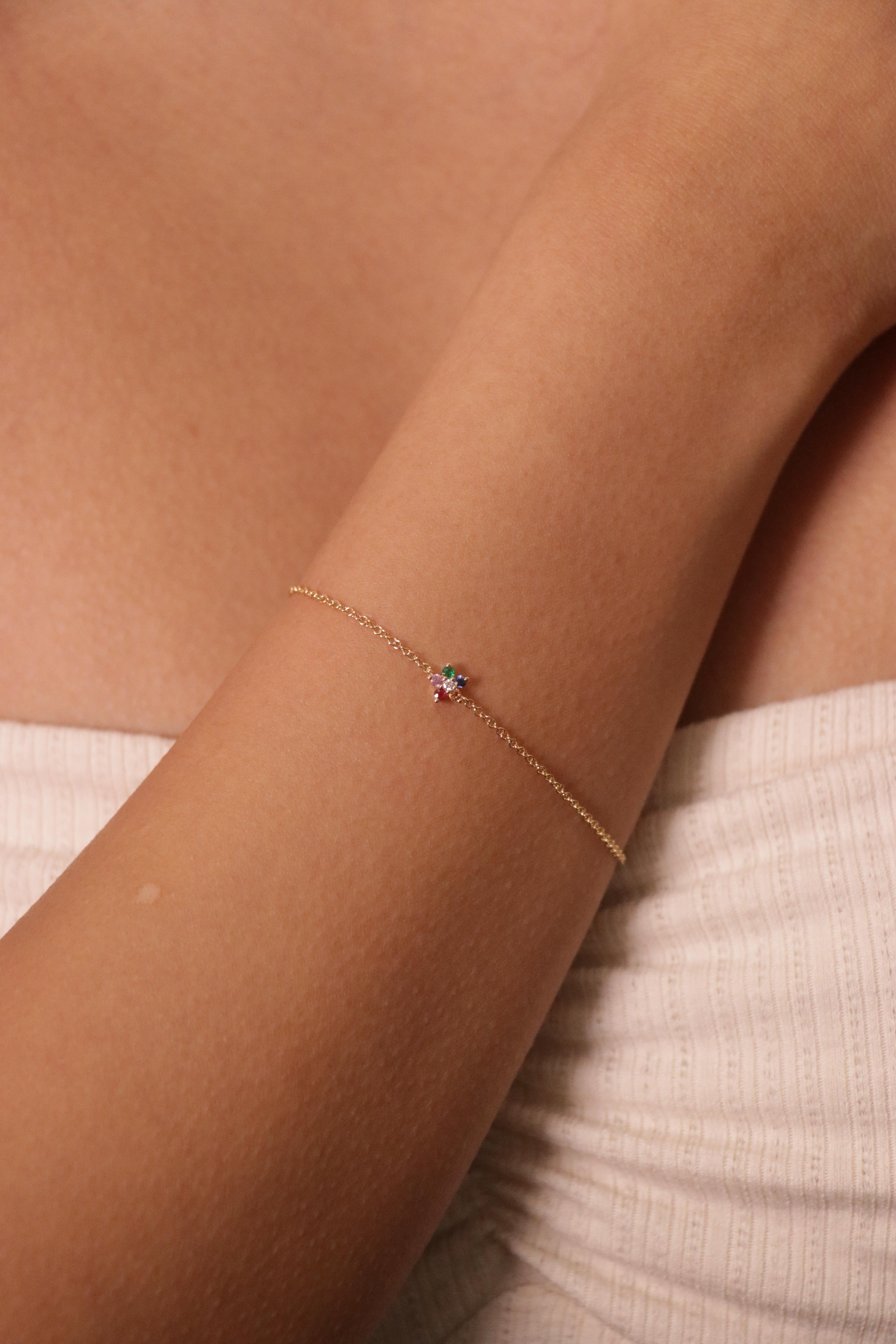 Bracelet fleur en or jaune 18 carats, multi-pierres Cts 0,13 et diamants ronds en vente 2