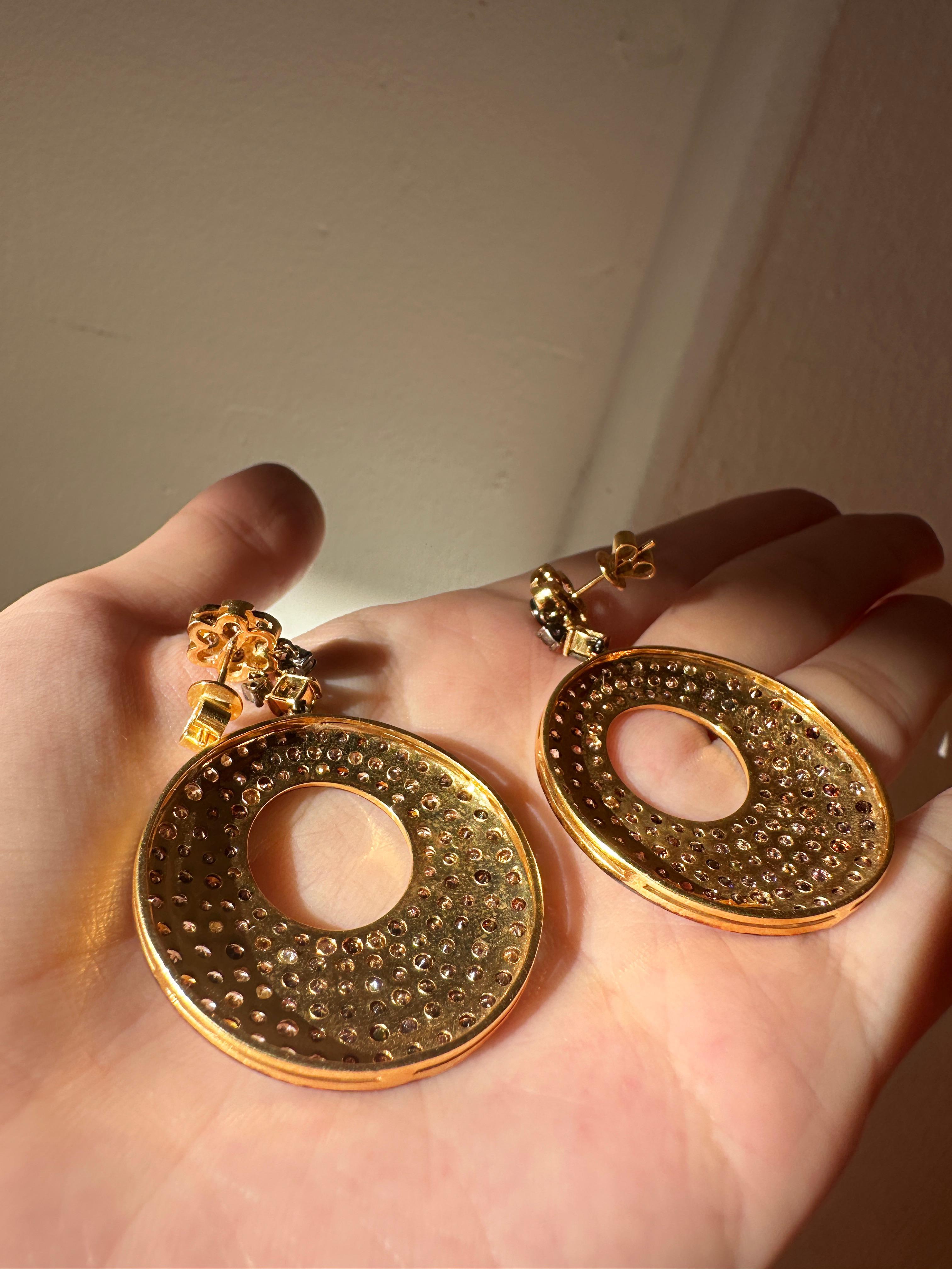 Pendientes de Diamantes Multicolor de Oro Amarillo de 18 K en Bueno estado para la venta en New York, NY