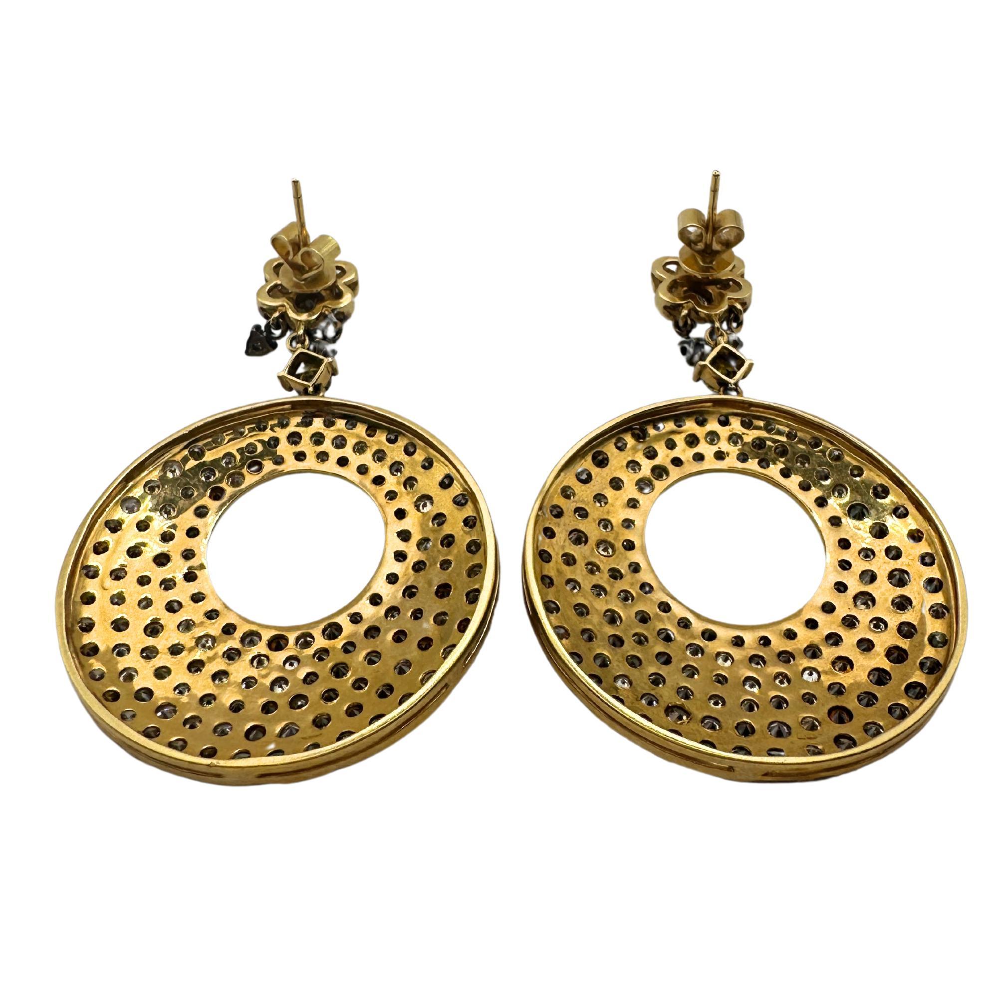 Pendientes de Diamantes Multicolor de Oro Amarillo de 18 K en venta 1