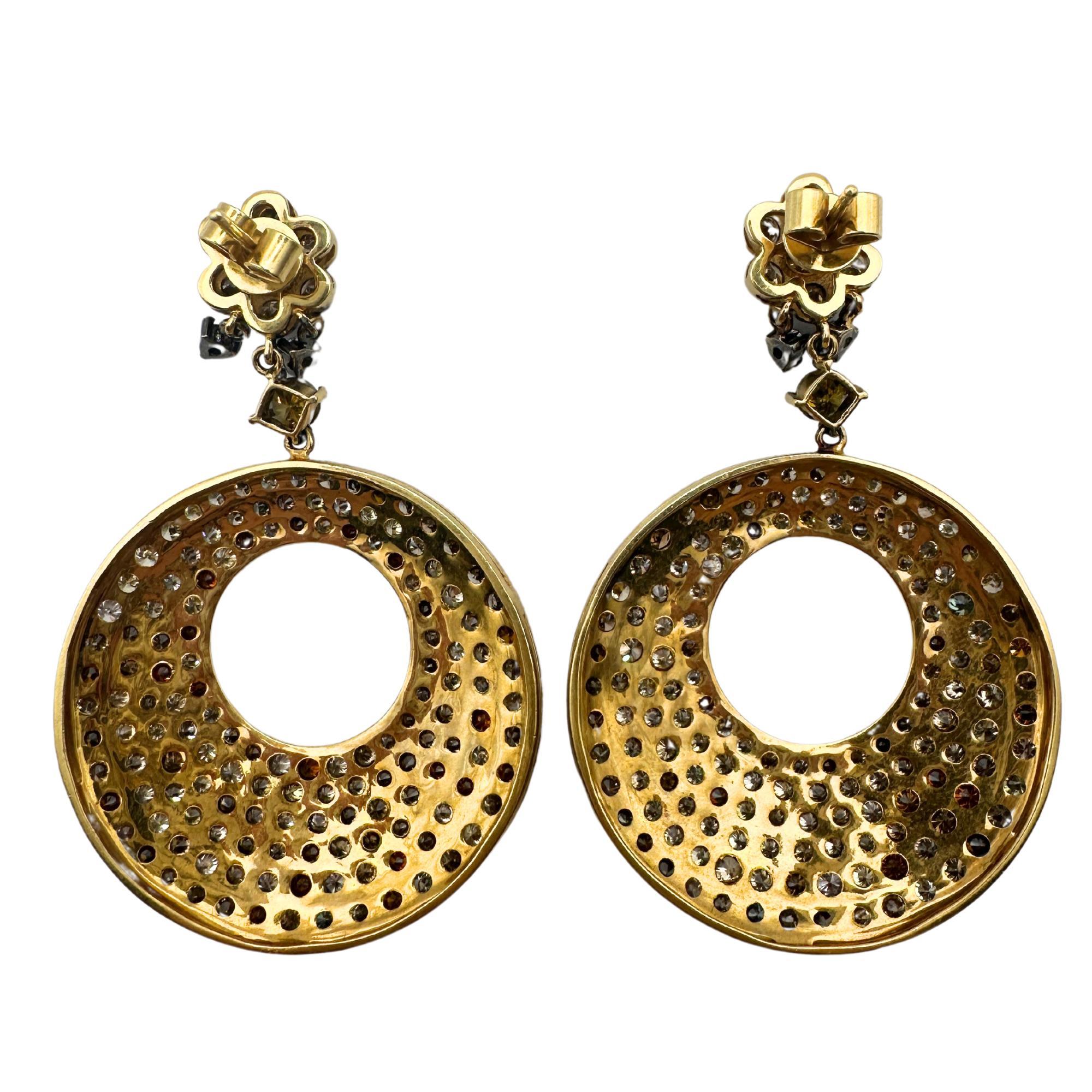 Pendientes de Diamantes Multicolor de Oro Amarillo de 18 K en venta 2