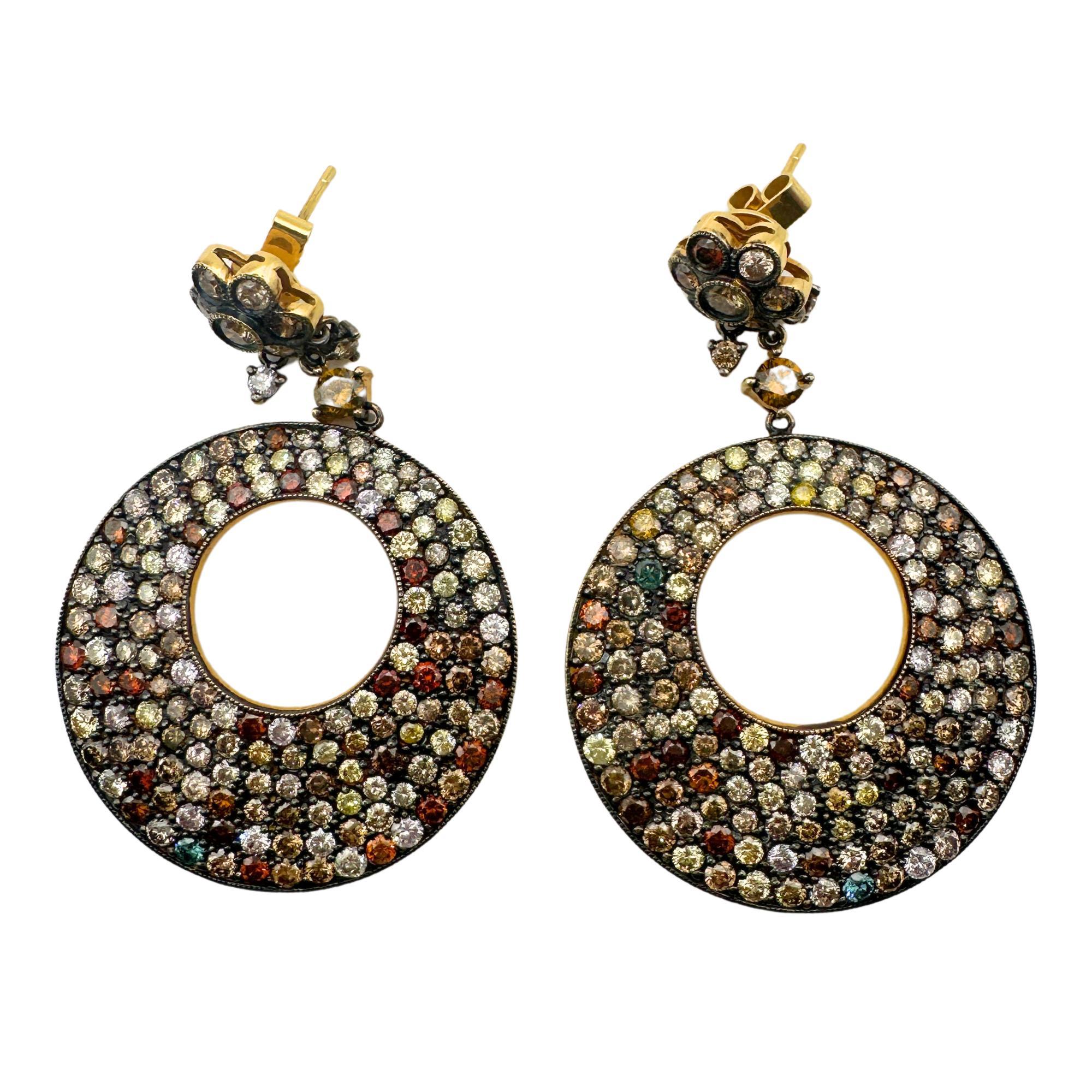 Pendientes de Diamantes Multicolor de Oro Amarillo de 18 K en venta 3