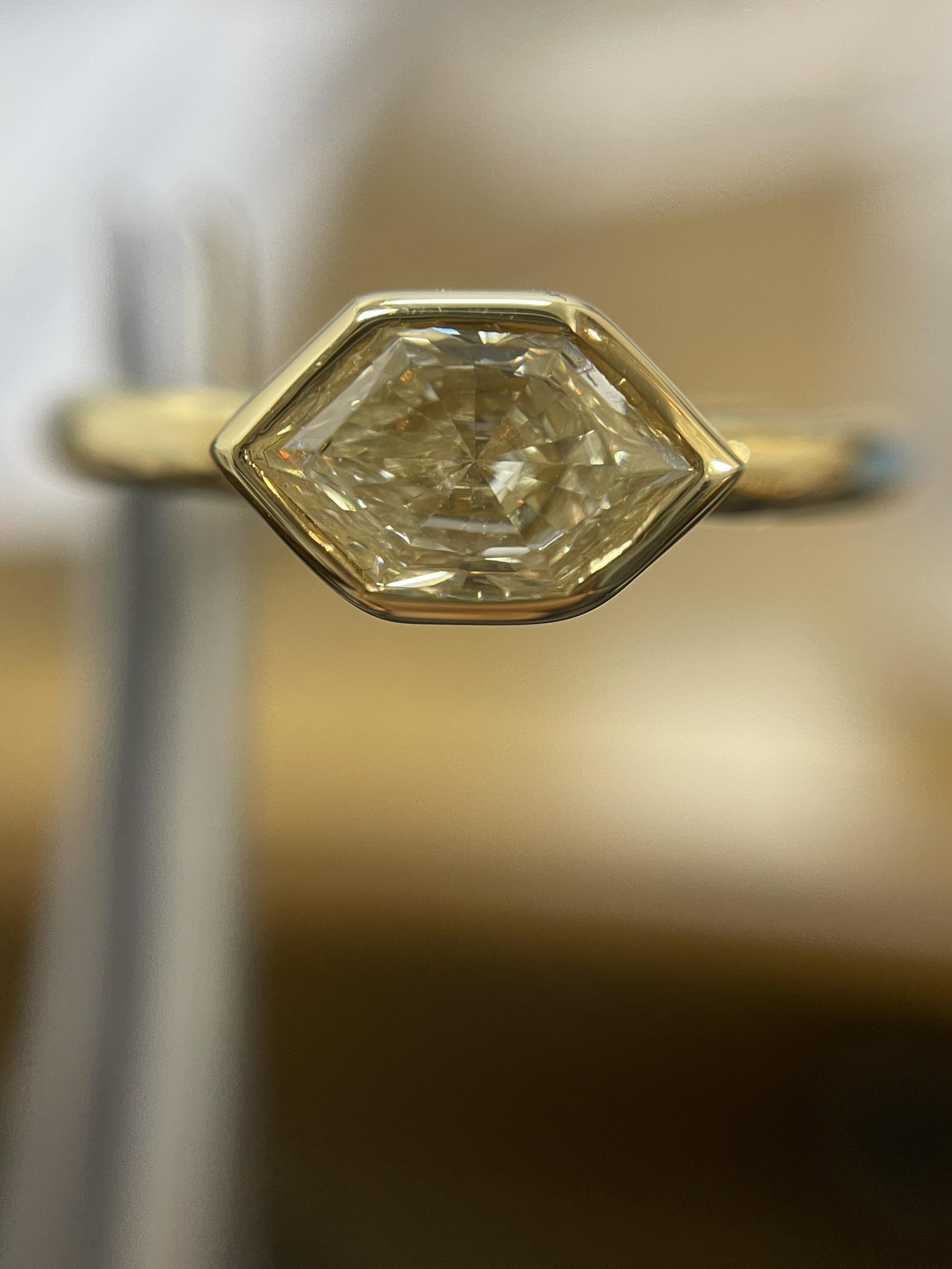18k Yellow Gold Natural 0.57ct Lozenge Diamond Bezel Ring For Sale 2