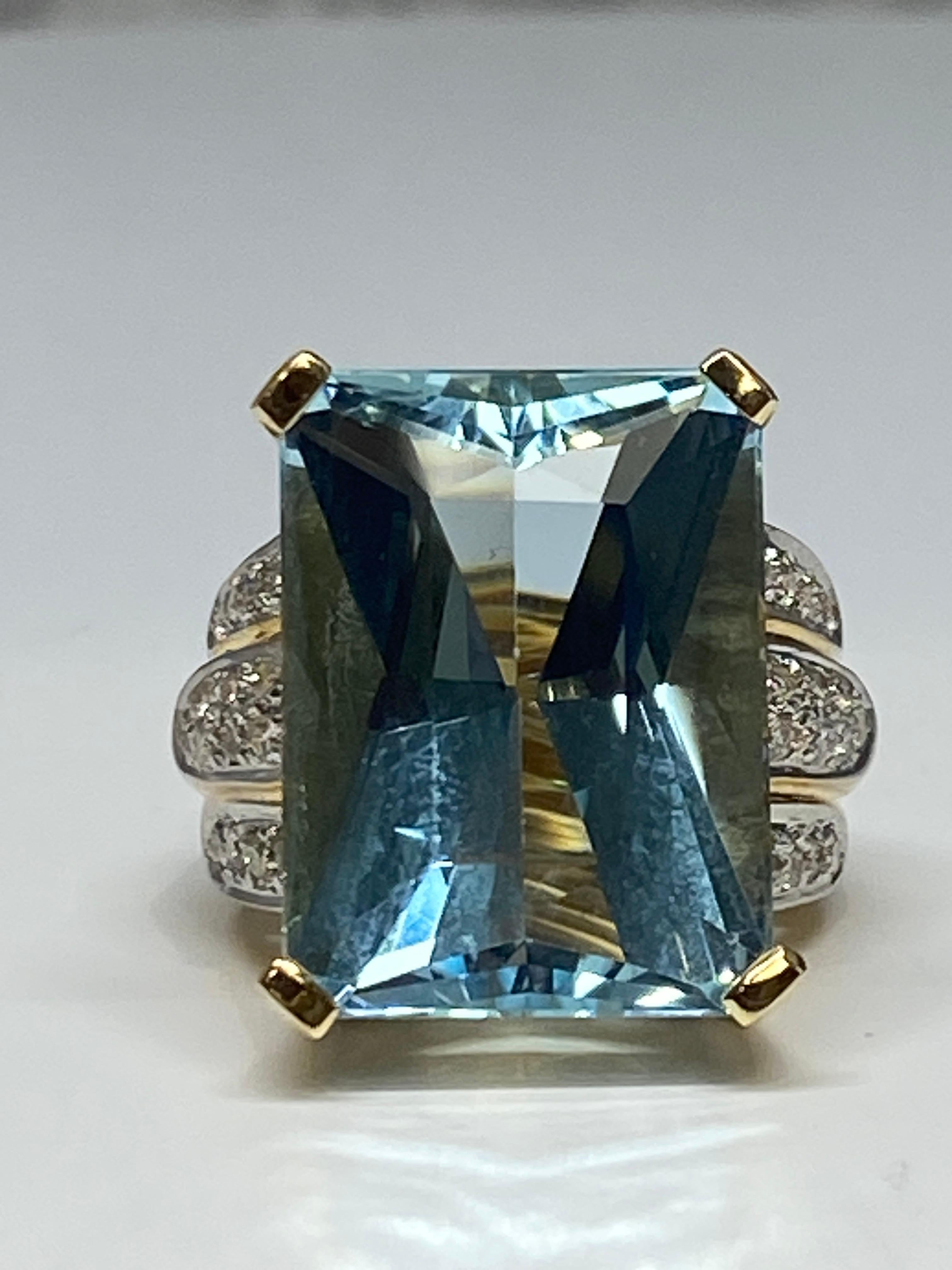 18k Yellow Gold Natural 21ct Blue Aquamarine & Diamond Cocktail Ring For Sale 8