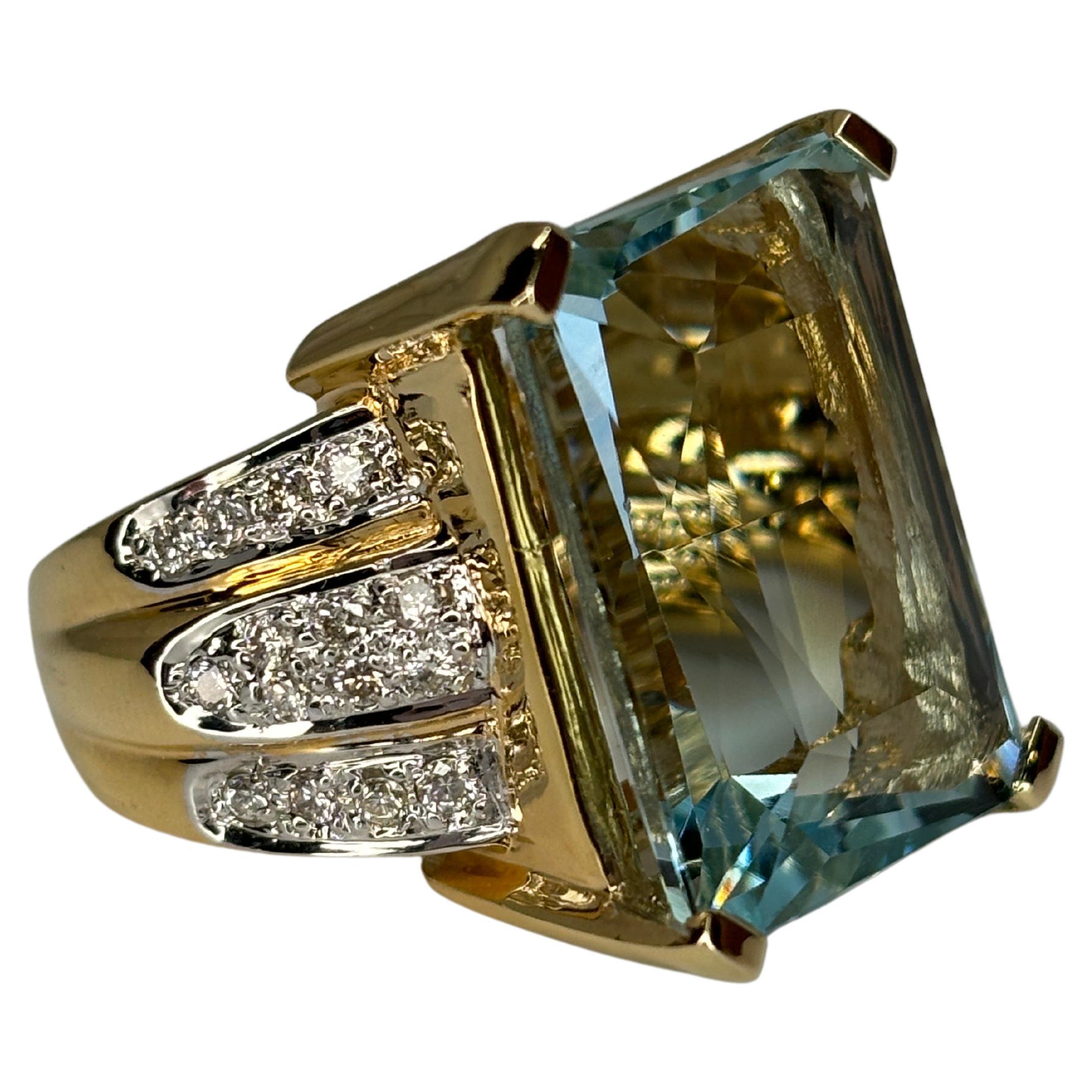18k Yellow Gold Natural 21ct Blue Aquamarine & Diamond Cocktail Ring In Excellent Condition For Sale In Bernardsville, NJ