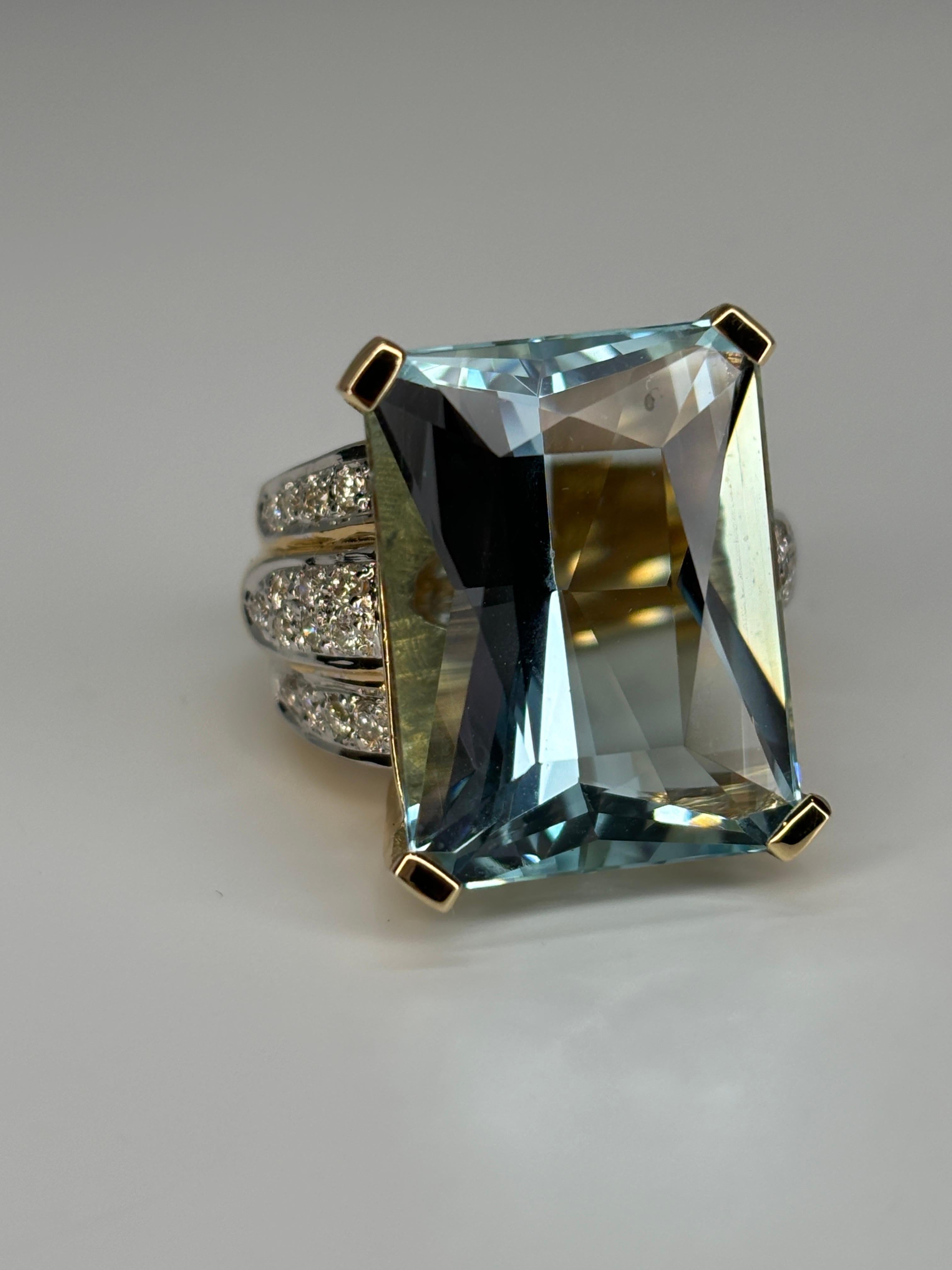 18k Yellow Gold Natural 21ct Blue Aquamarine & Diamond Cocktail Ring For Sale 1
