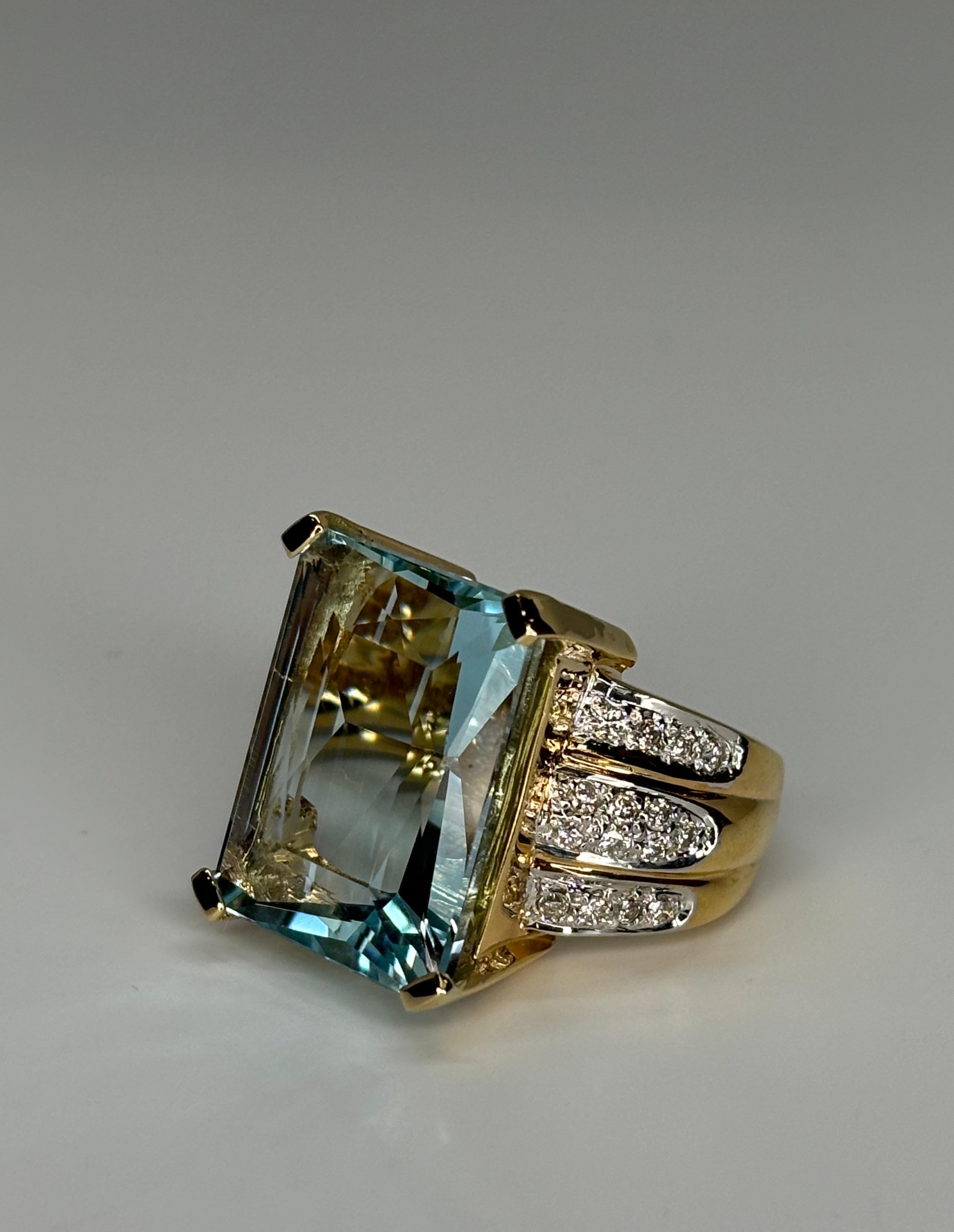 18k Yellow Gold Natural 21ct Blue Aquamarine & Diamond Cocktail Ring For Sale 2