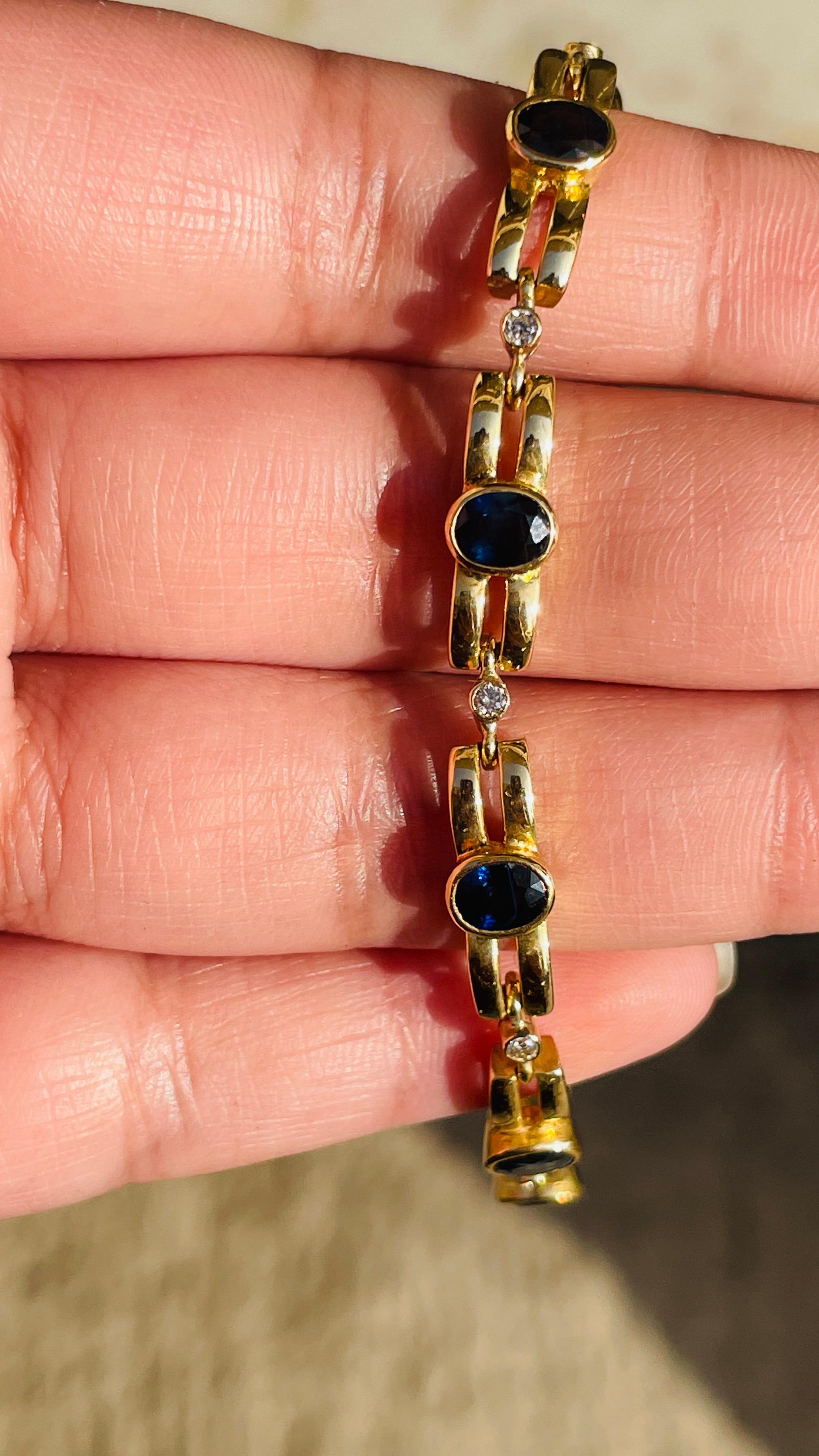 Oval Cut 18K Yellow Gold Natural Blue Sapphire Bracelet with Round Diamonds For Sale