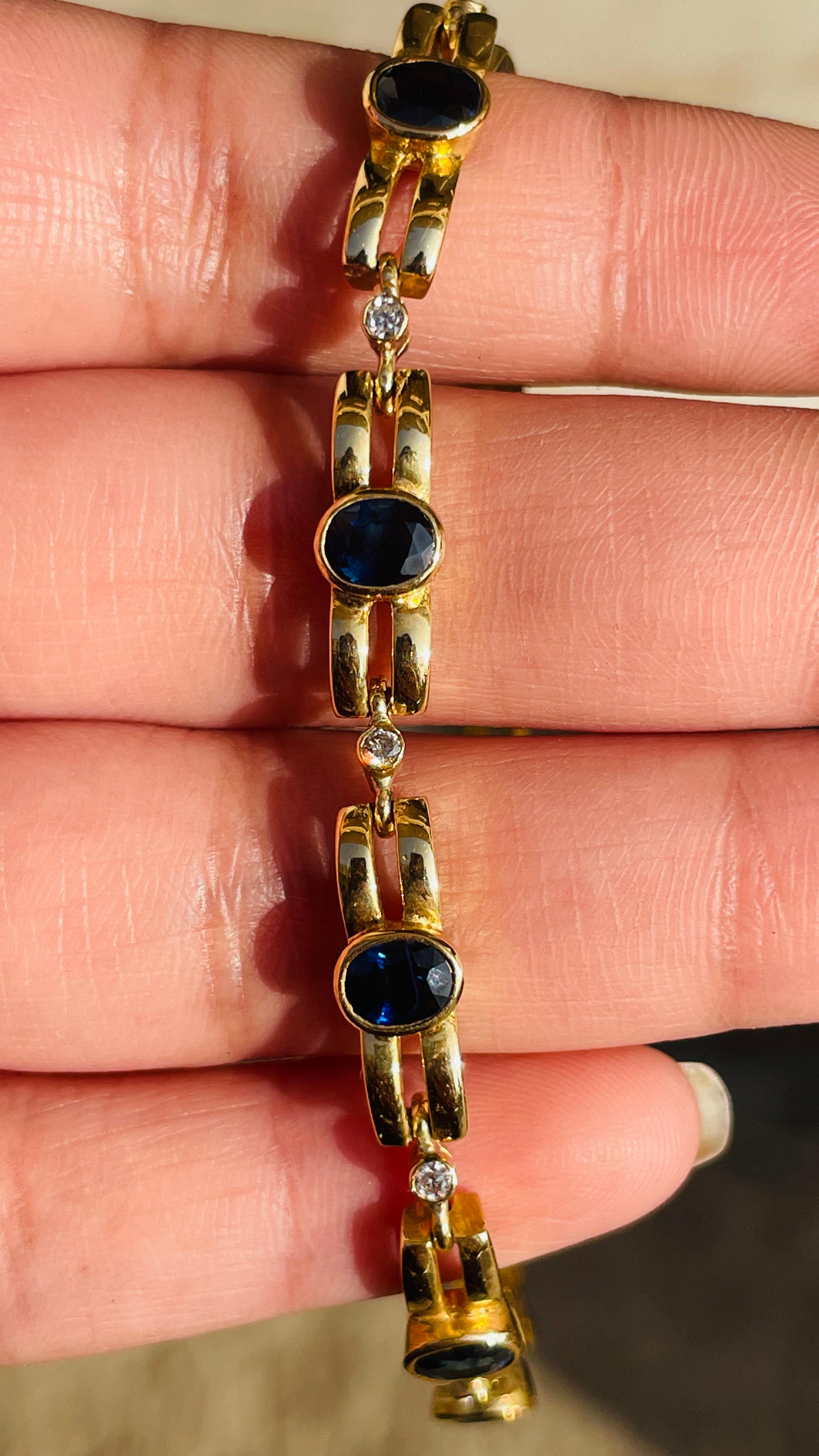 18K Yellow Gold Natural Blue Sapphire Bracelet with Round Diamonds For Sale 2