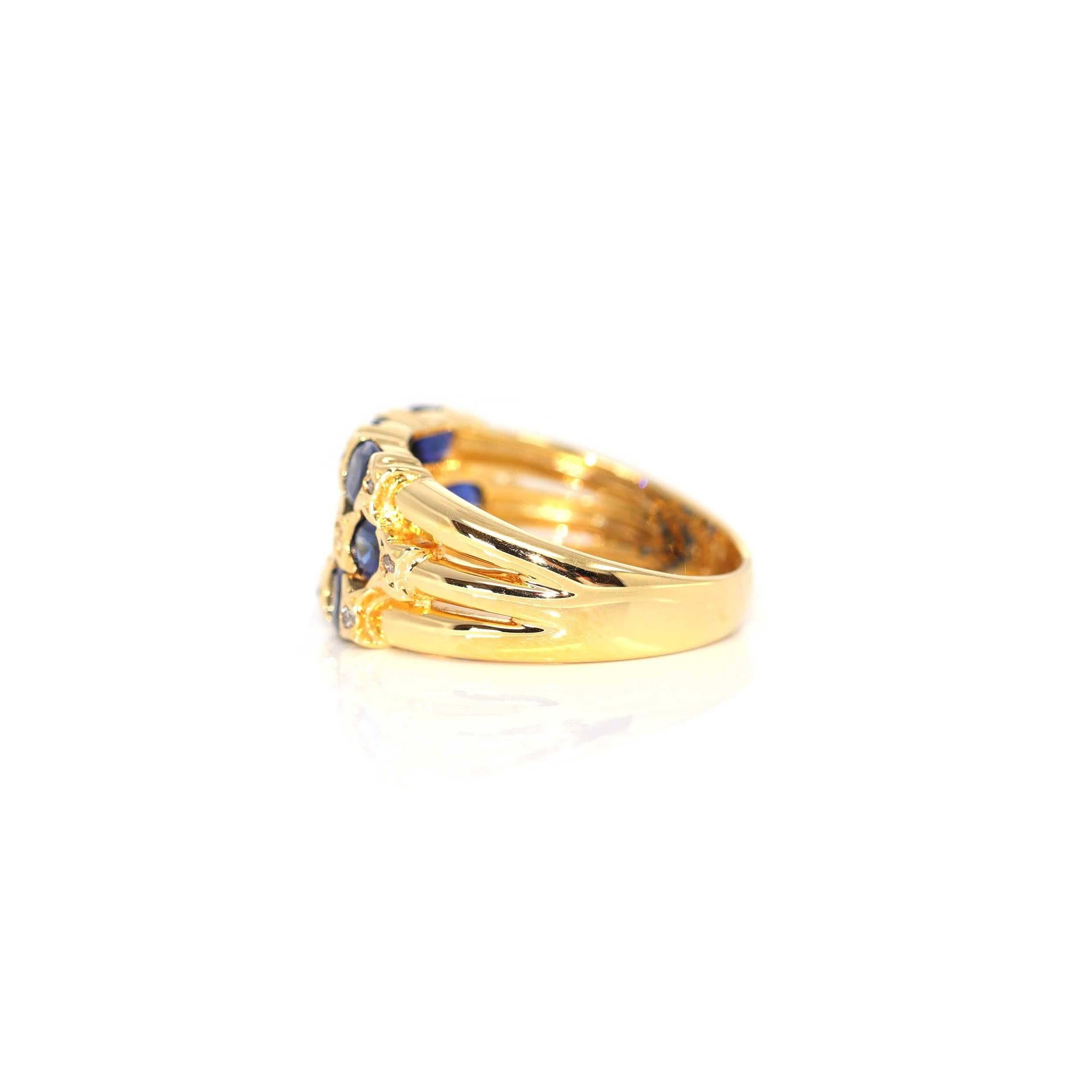 Oval Cut 18k Yellow Gold Natural Blue Sapphire Ring with Diamonds For Sale