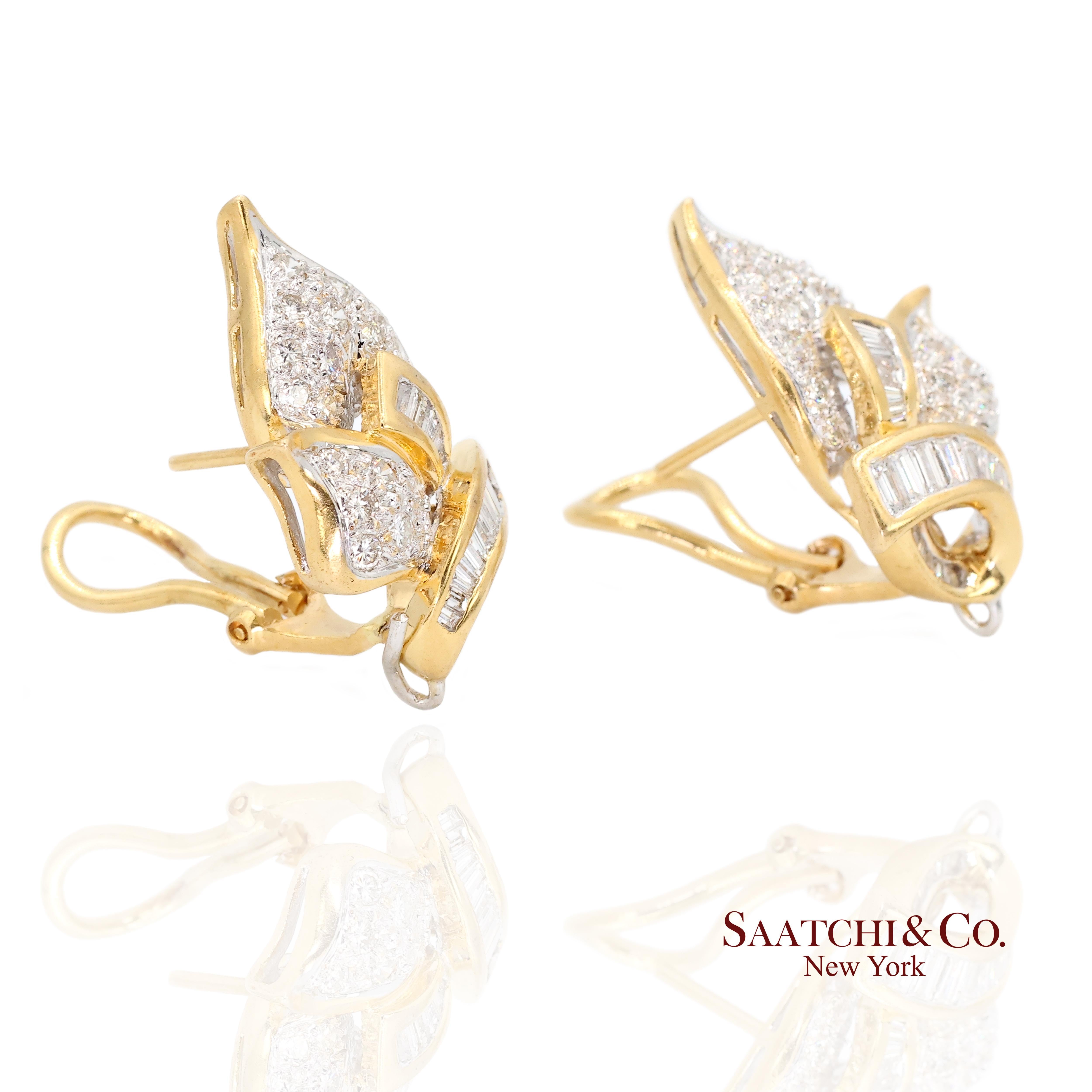 18k Yellow Gold Natural Diamond Fancy Earring In Excellent Condition For Sale In New York, NY