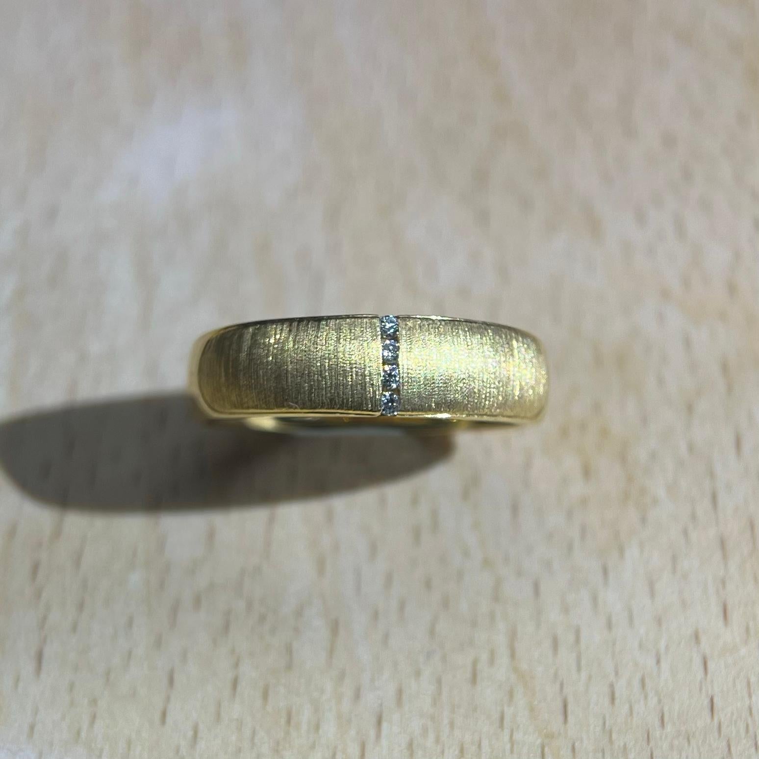 Taille ronde Bague en or jaune 18 carats avec diamant naturel en vente