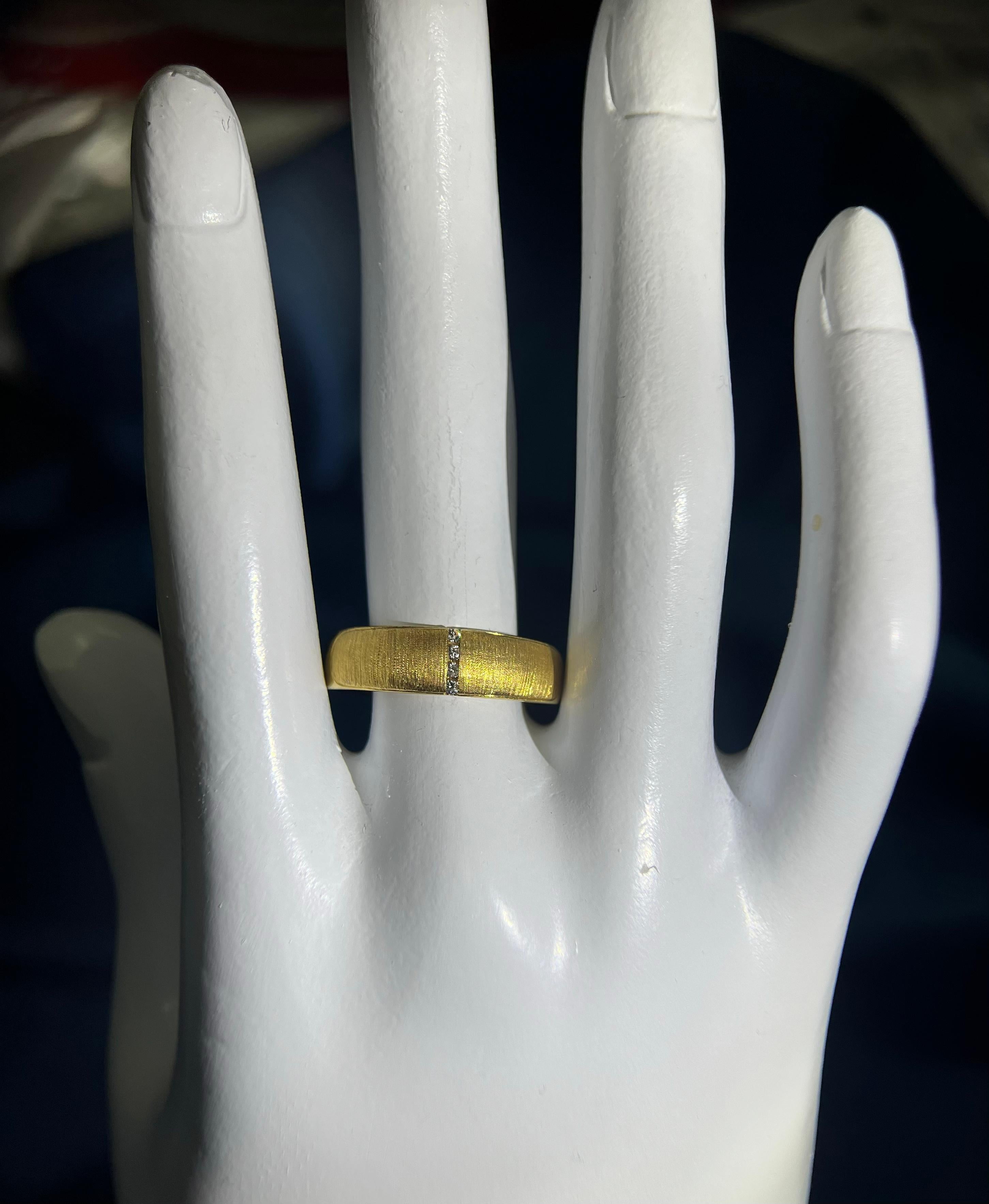 Bague en or jaune 18 carats avec diamant naturel Neuf - En vente à Kowloon, HK