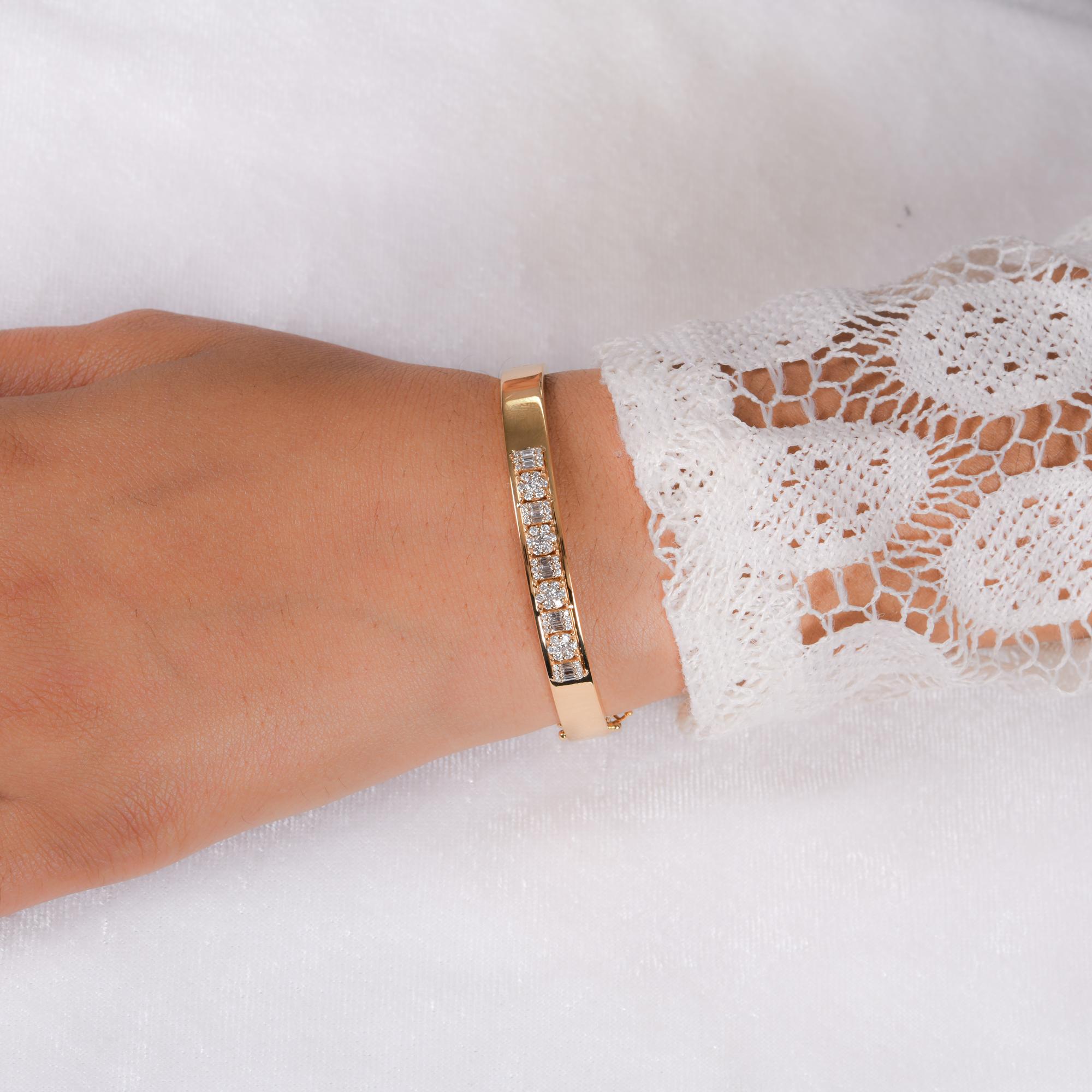 Bracelet en or jaune 18k avec baguette ronde en diamant naturel pour femmes Pour femmes en vente