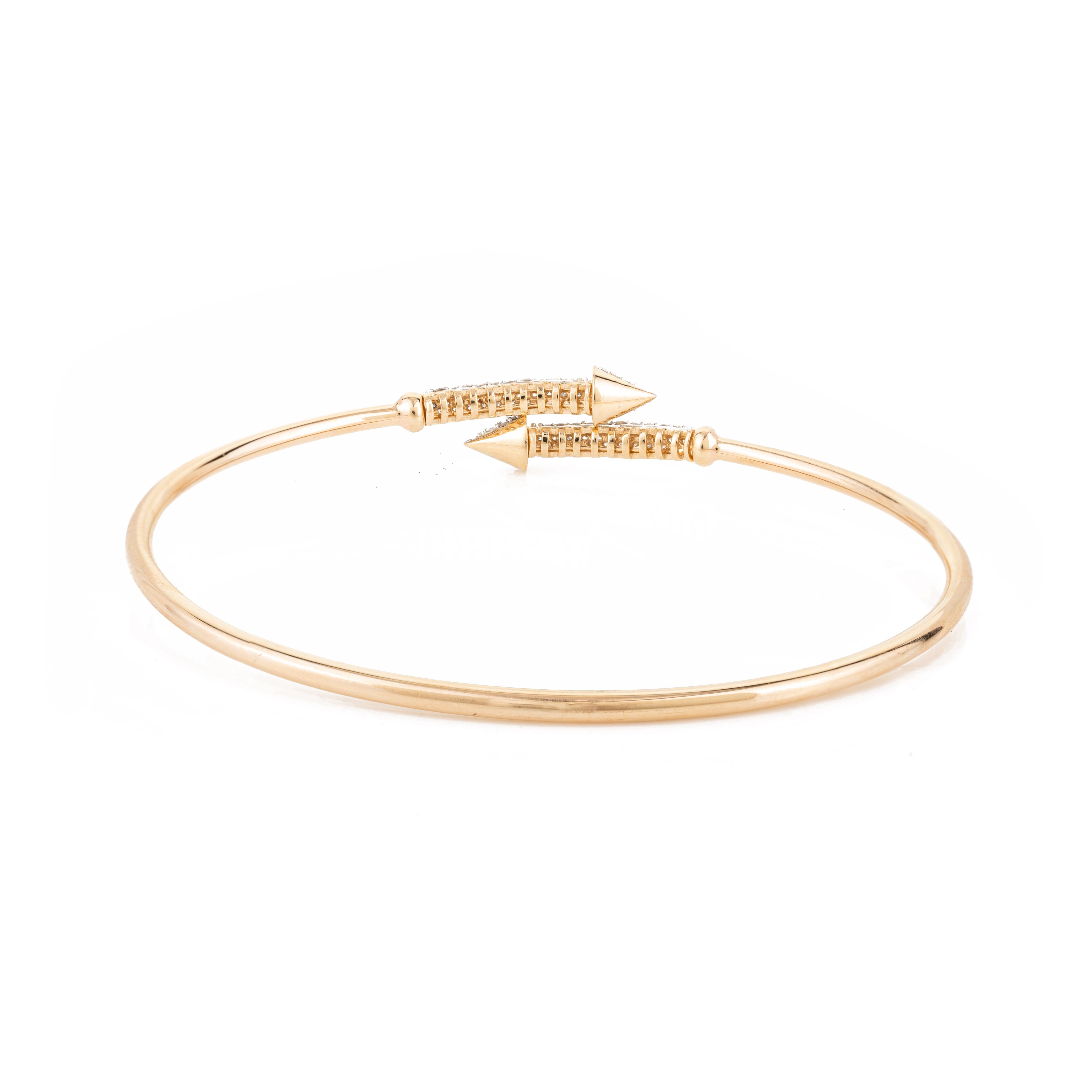 18k Yellow Gold Natural Diamond Set Arrow Open Bangle Bracelet Gift for Women For Sale 1