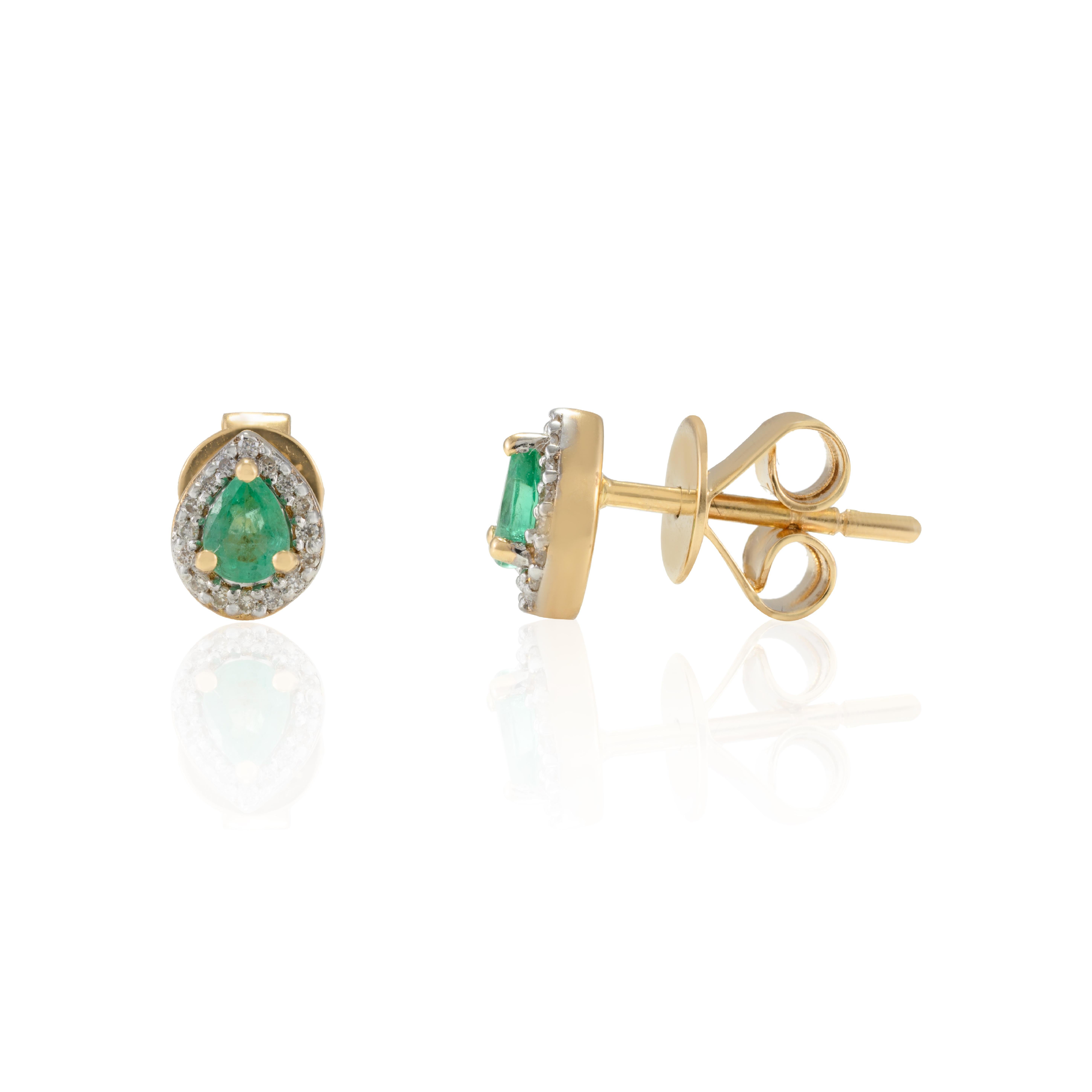 Contemporary Dainty 18k Yellow Gold Pear Emerald Halo Diamond Everyday Stud Earrings For Sale