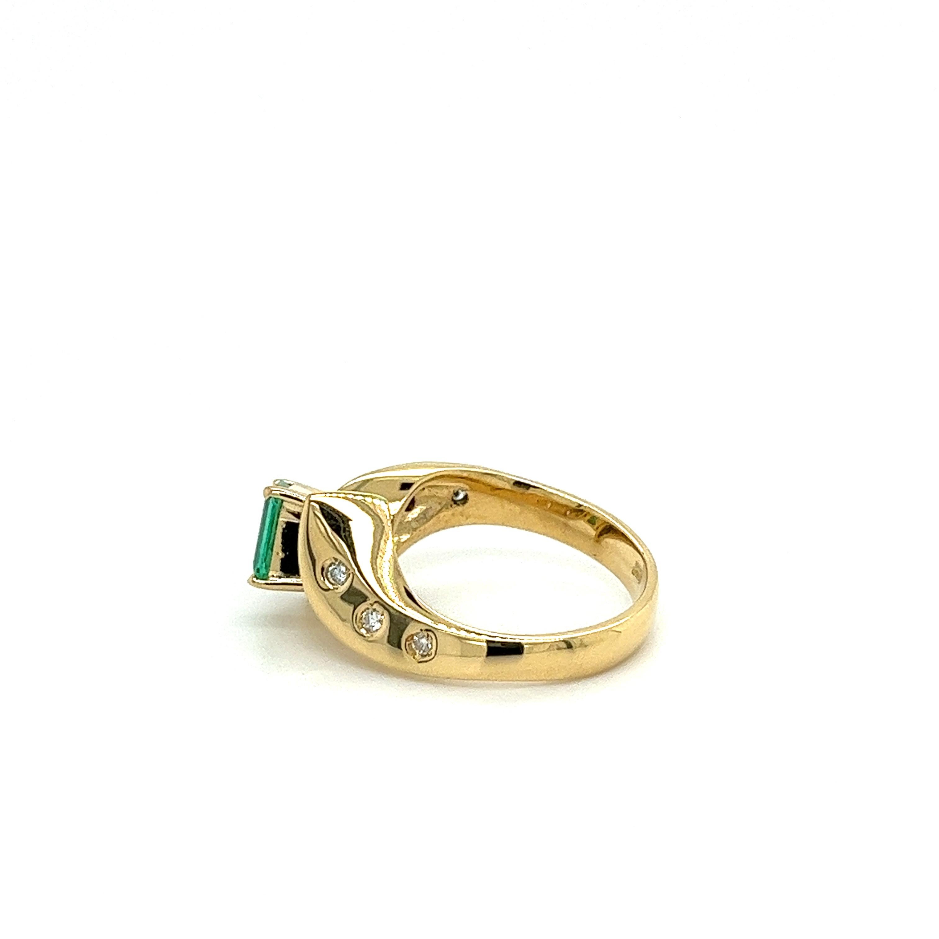 Art Deco 18k Yellow Gold Natural Emerald and Floating Diamond Bypass Statement Ring For Sale