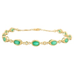 Bracciale a catena in oro giallo 18K con smeraldo ovale naturale e diamanti incastonati In magazzino