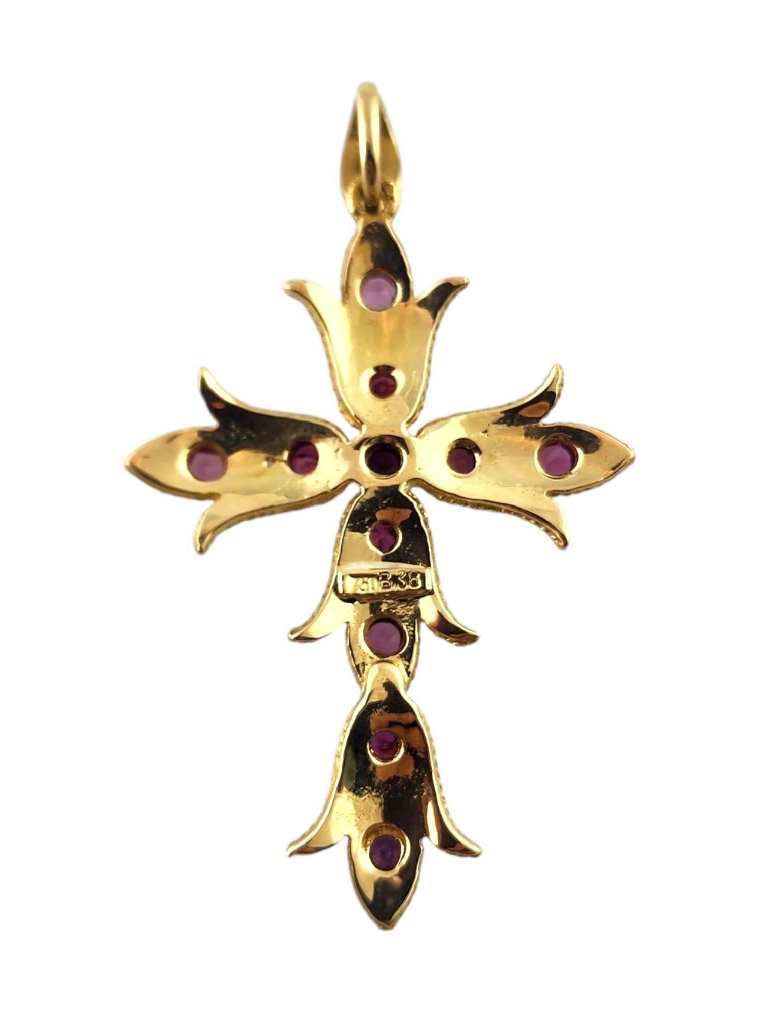 Taille ronde Pendentif croix de lotus en or jaune 18 carats, saphirs roses et violets naturels #19037 en vente