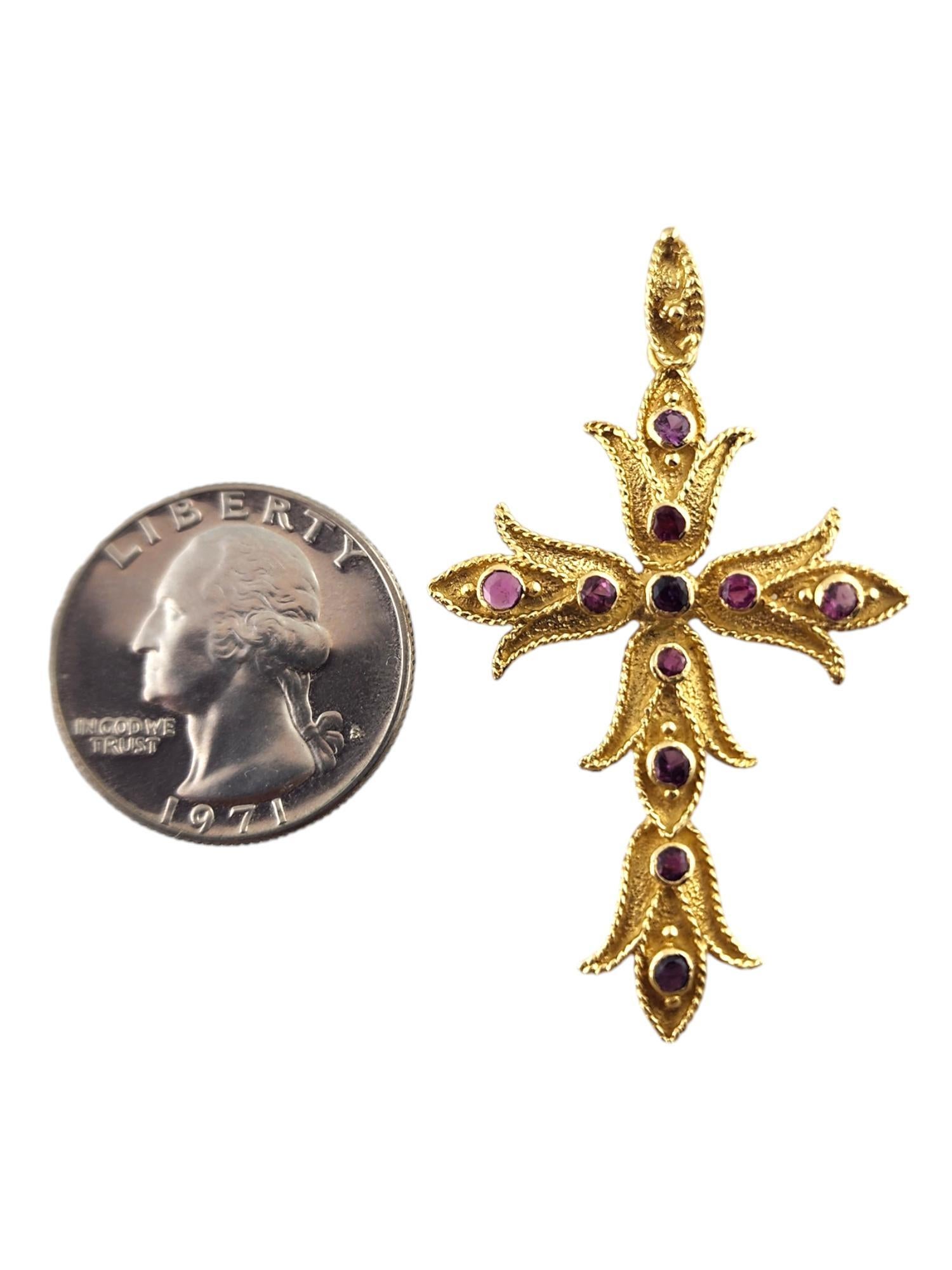 Pendentif croix de lotus en or jaune 18 carats, saphirs roses et violets naturels #19037 Bon état - En vente à Washington Depot, CT
