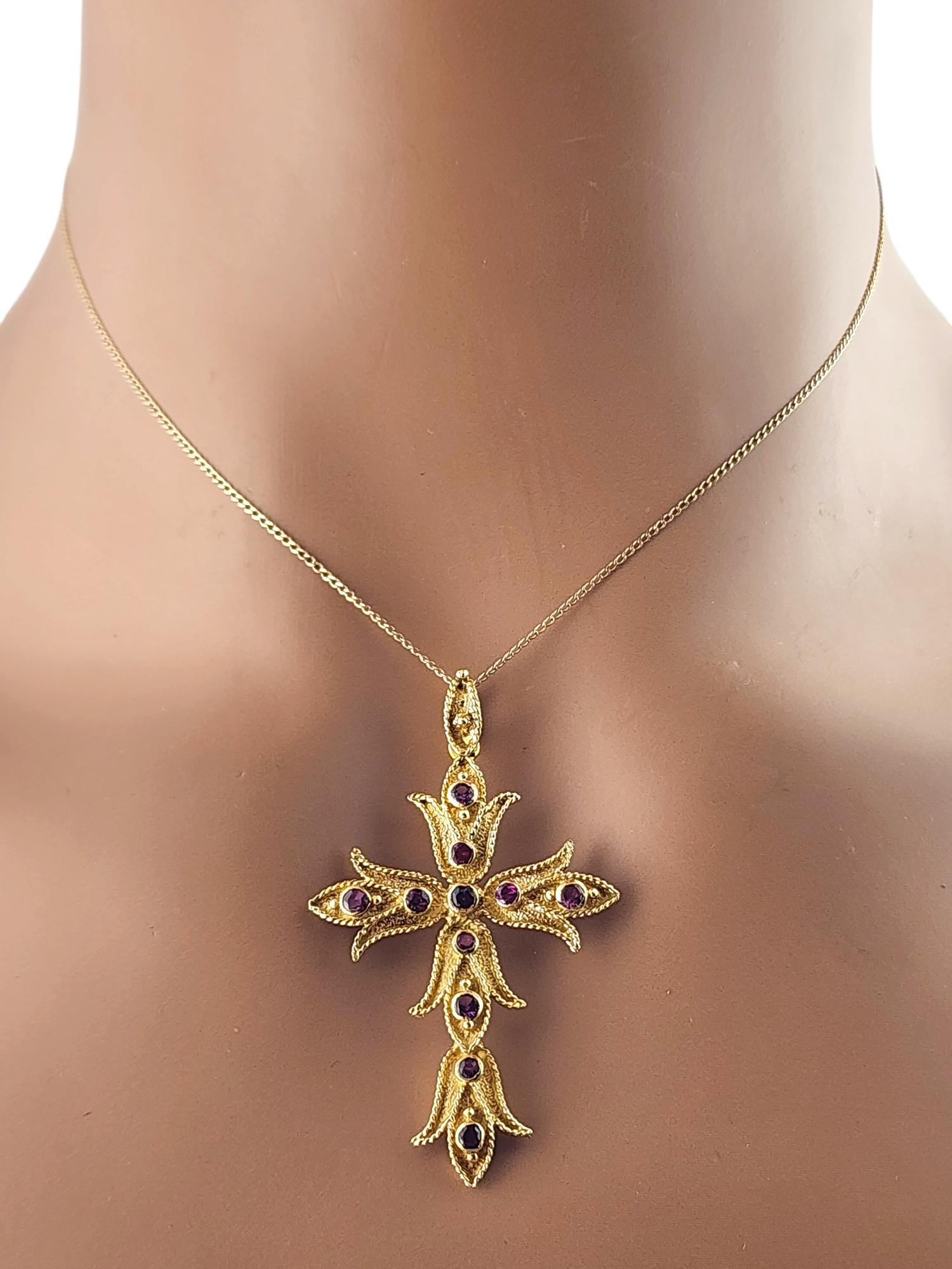 Pendentif croix de lotus en or jaune 18 carats, saphirs roses et violets naturels #19037 en vente 1