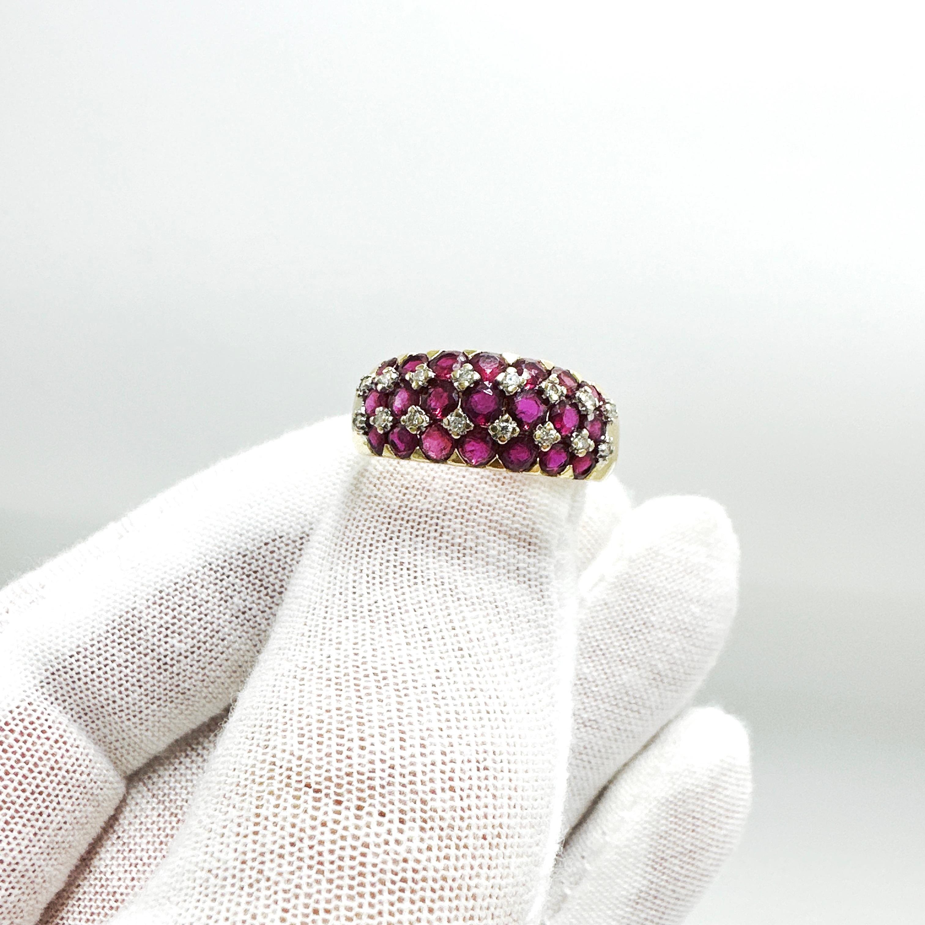 Anillo de oro amarillo de 18 quilates con rubí natural y diamantes 2,46 quilates Corte redondo en venta