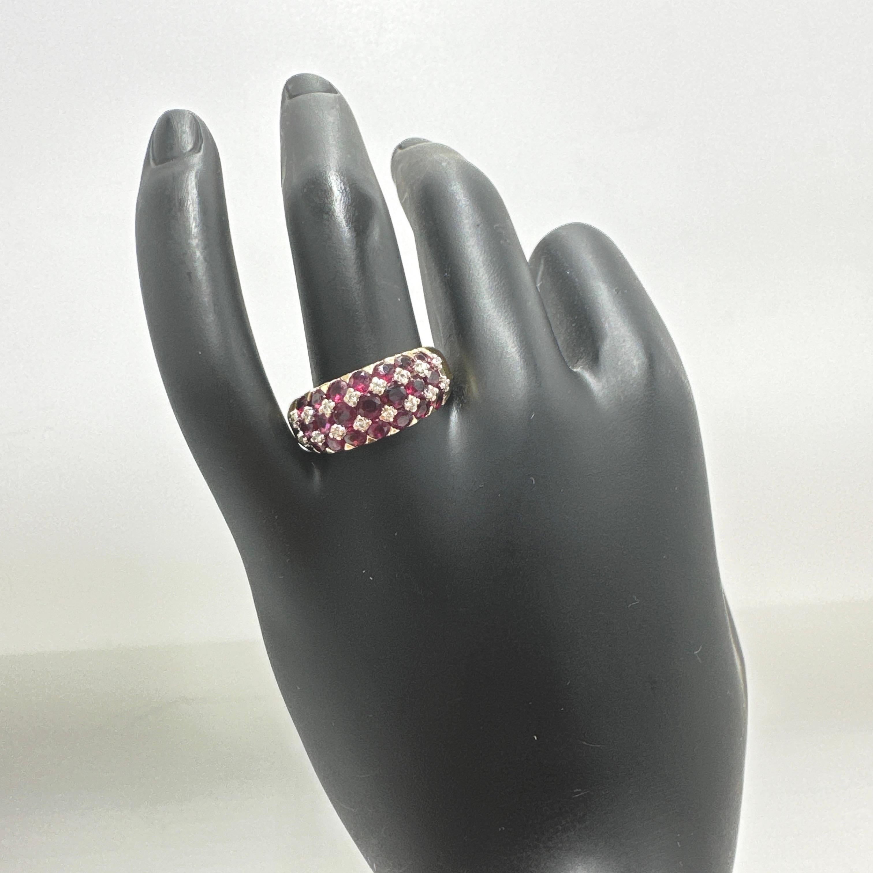 Anillo de oro amarillo de 18 quilates con rubí natural y diamantes 2,46 quilates en Bueno estado para la venta en Victoria, BC