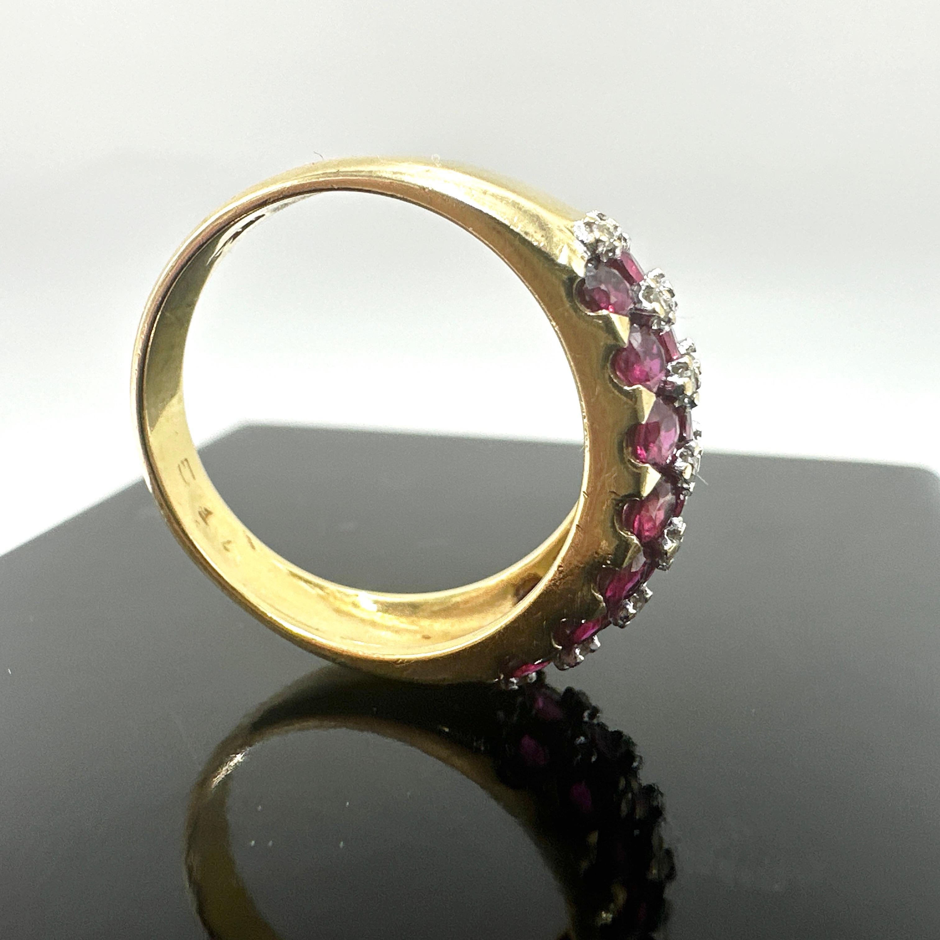 Anillo de oro amarillo de 18 quilates con rubí natural y diamantes 2,46 quilates en venta 1