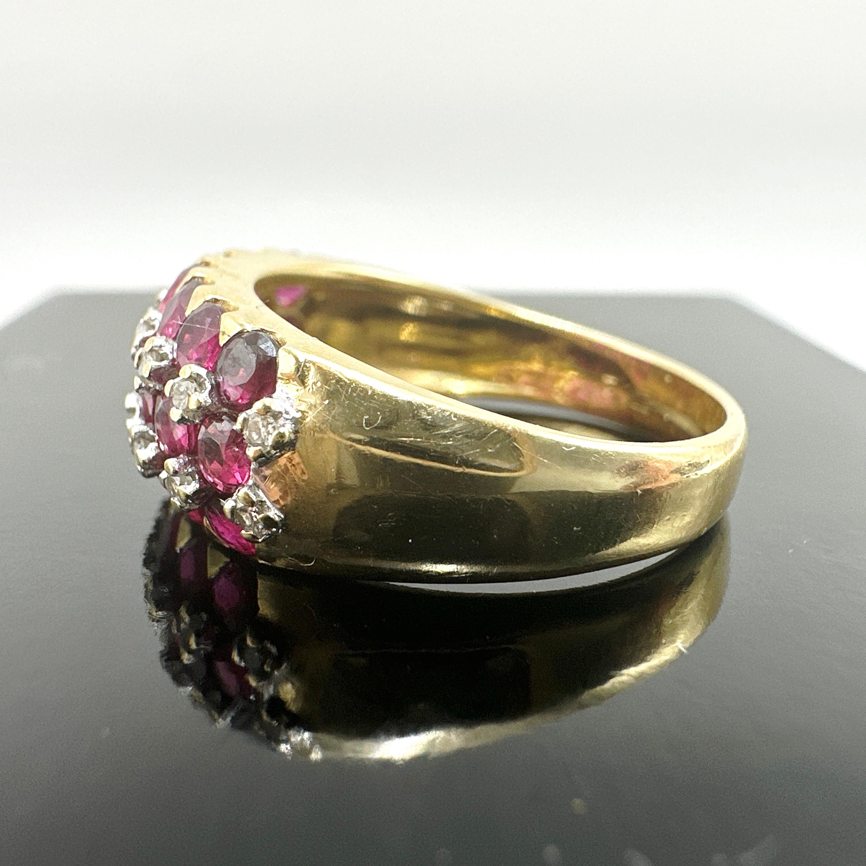 Anillo de oro amarillo de 18 quilates con rubí natural y diamantes 2,46 quilates en venta 3