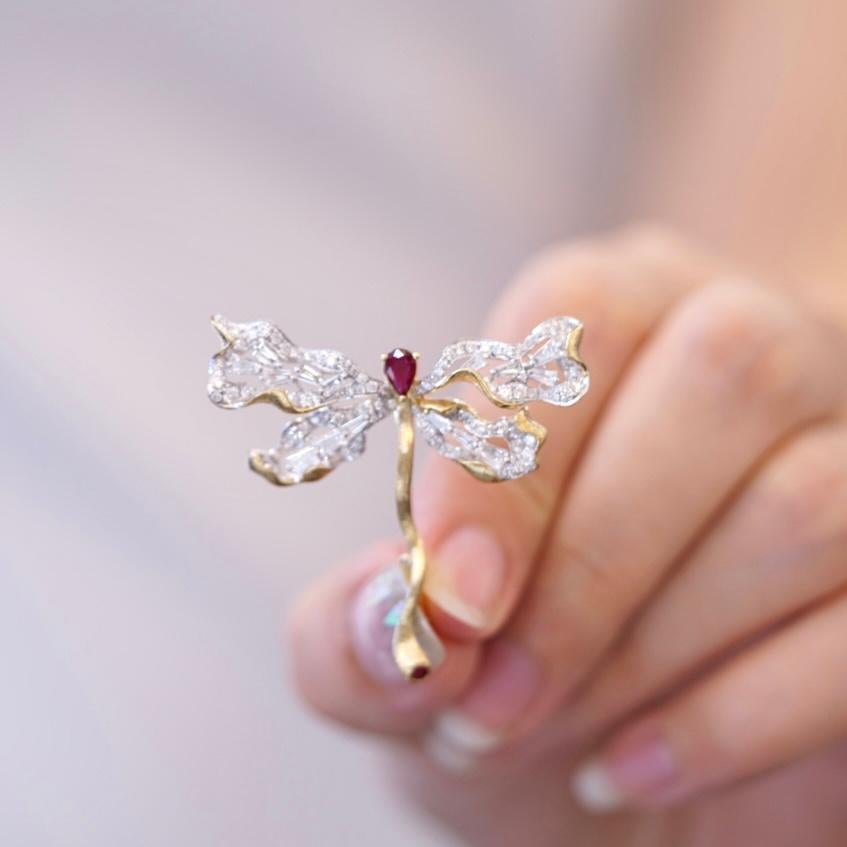 Pendentif libellule en or jaune 18K avec rubis naturel et diamant en vente 1