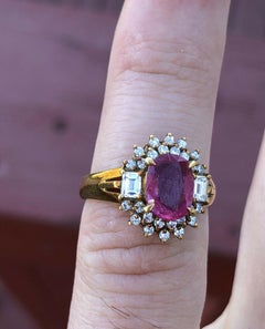18 Karat Yellow Gold Natural Ruby and Diamond Ring 1.89 Carat 5.1 Grams