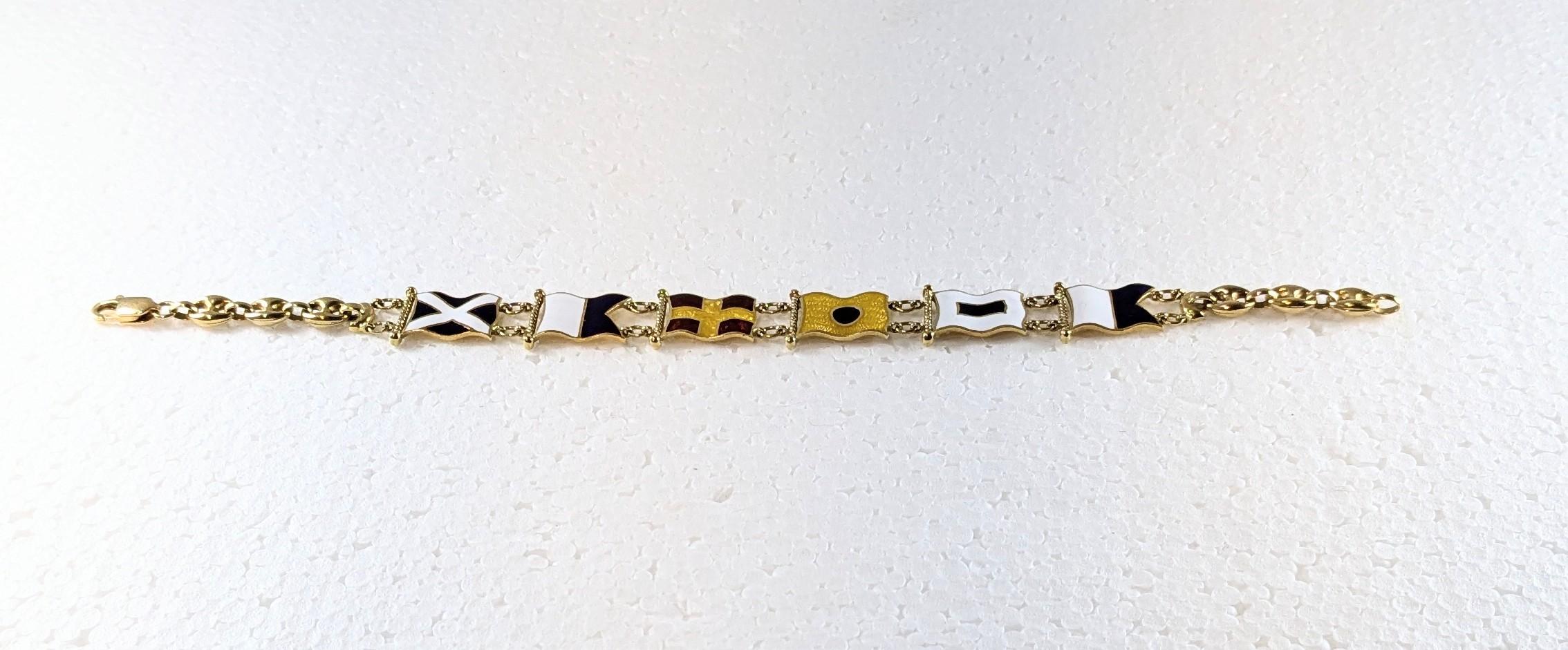 Bracelet drapeau nautique en or jaune 18 carats avec émail gravé au feu Pour femmes en vente