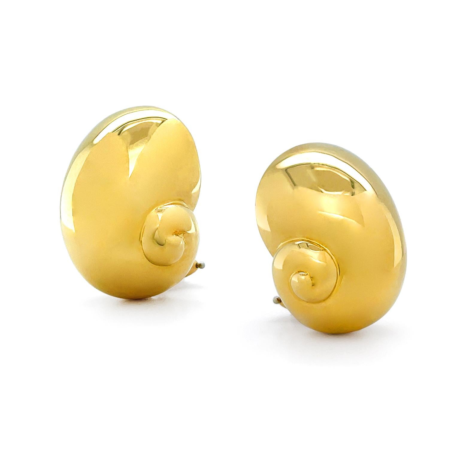 18K Yellow Gold Nautilus Clip-on Earrings In New Condition For Sale In New York, NY