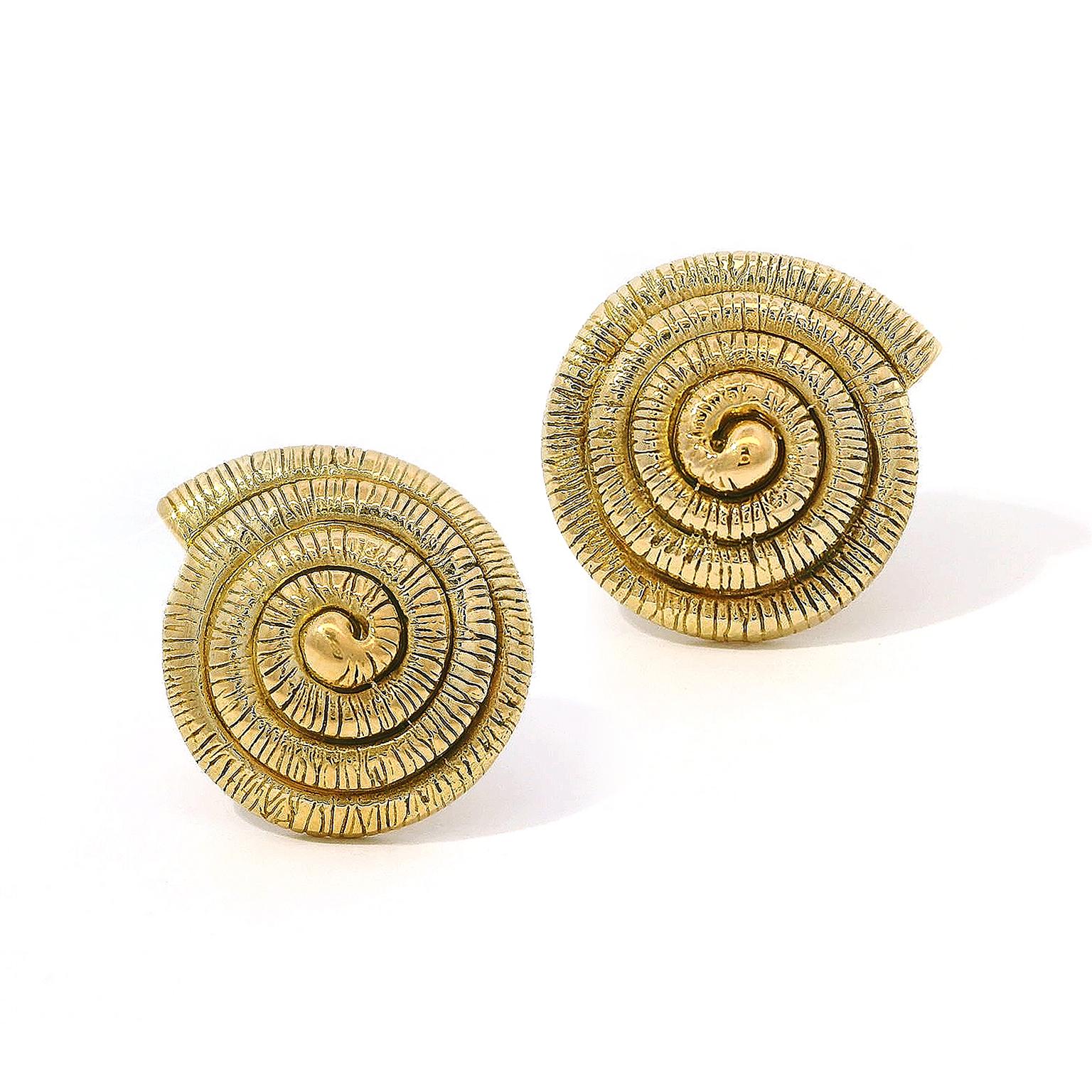 18K Yellow Gold Nautilus Gold Shell Earrings In New Condition For Sale In New York, NY