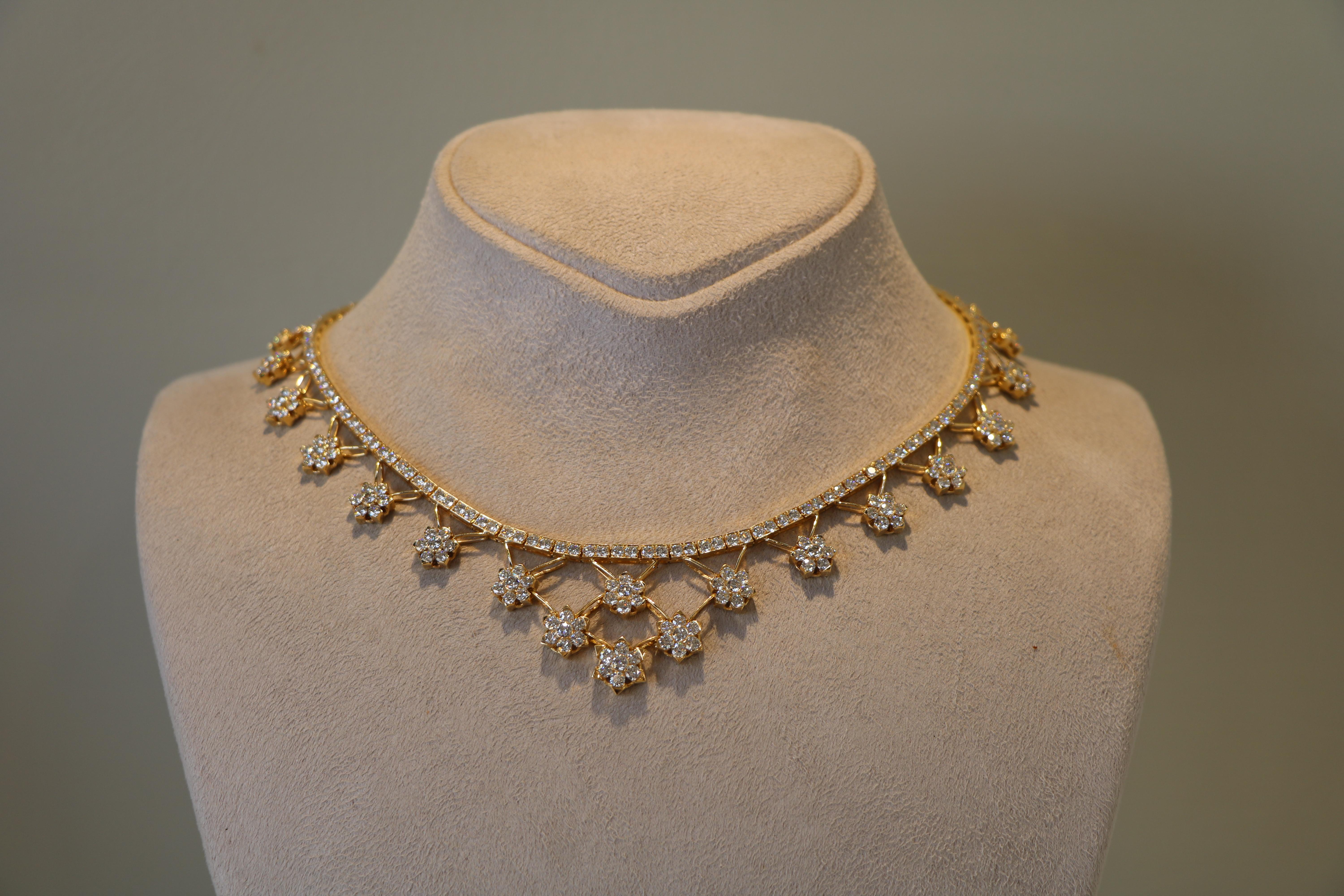 Taglio rotondo Collana in oro giallo 18K in vendita