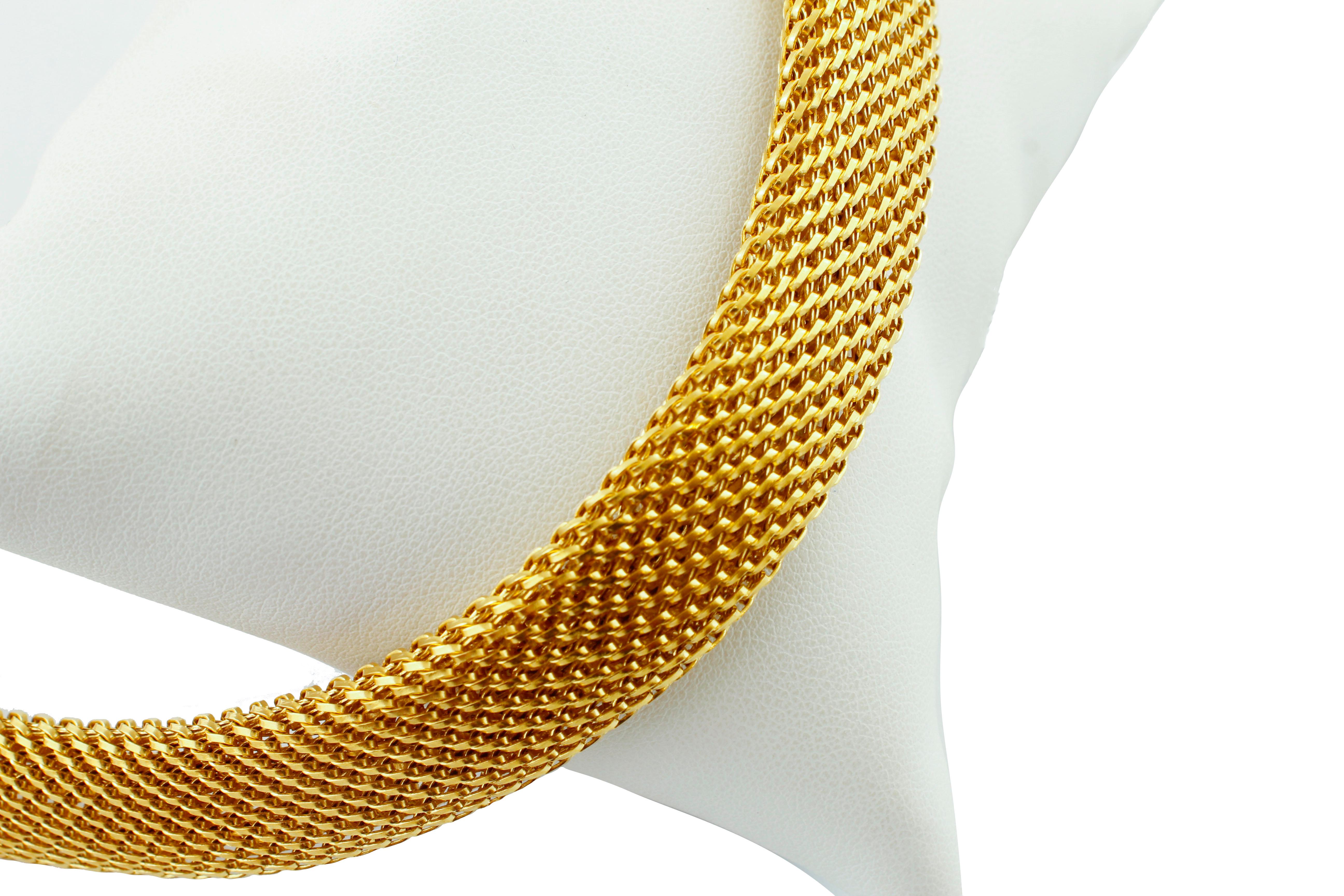 Women's 18 Karat Yellow Gold Necklace For Sale