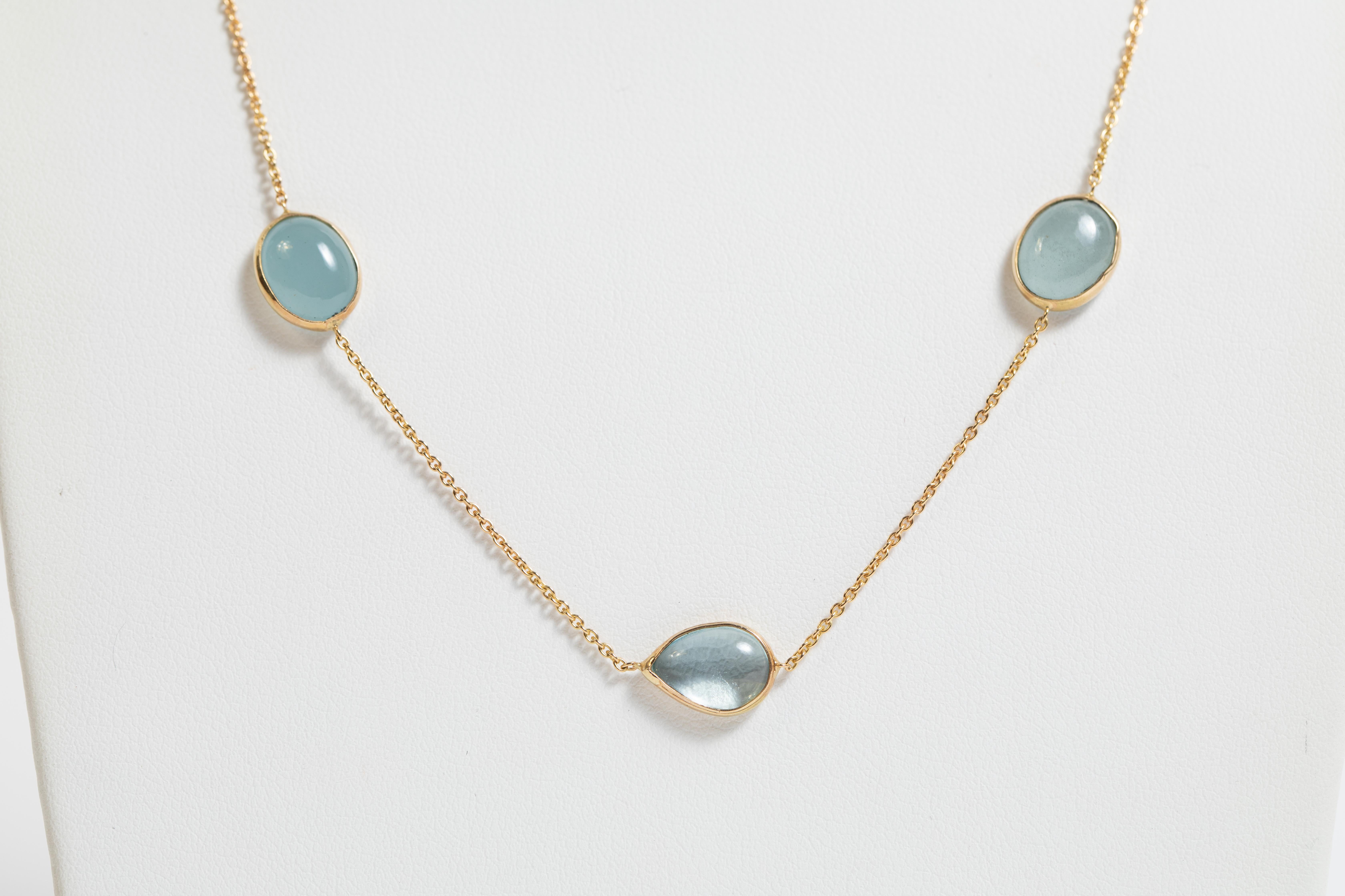 A charming necklace with a luminous cameo of aquamarine cabochons.
18k yellow gold, 
Necklace total length 42,5 cm 
Aquamarine cabochons weight: 12,97 carats
Necklace total weight : 6,09 g
Can be ajusted
French assay mark.