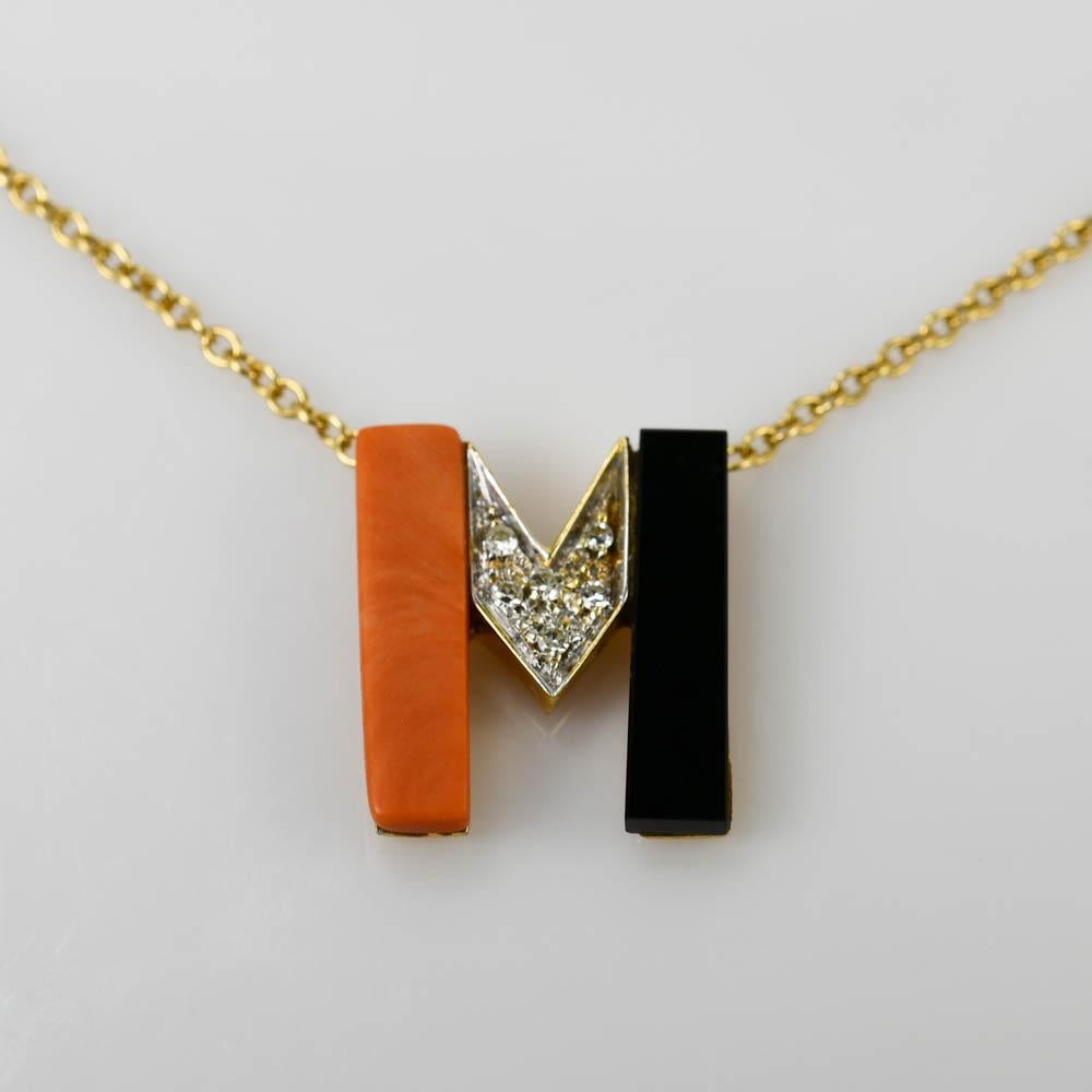 18K Yellow Gold Necklace w/Coral, Onyx & Diamond Pend, .10tdw, 8.1g In Excellent Condition In Laguna Beach, CA