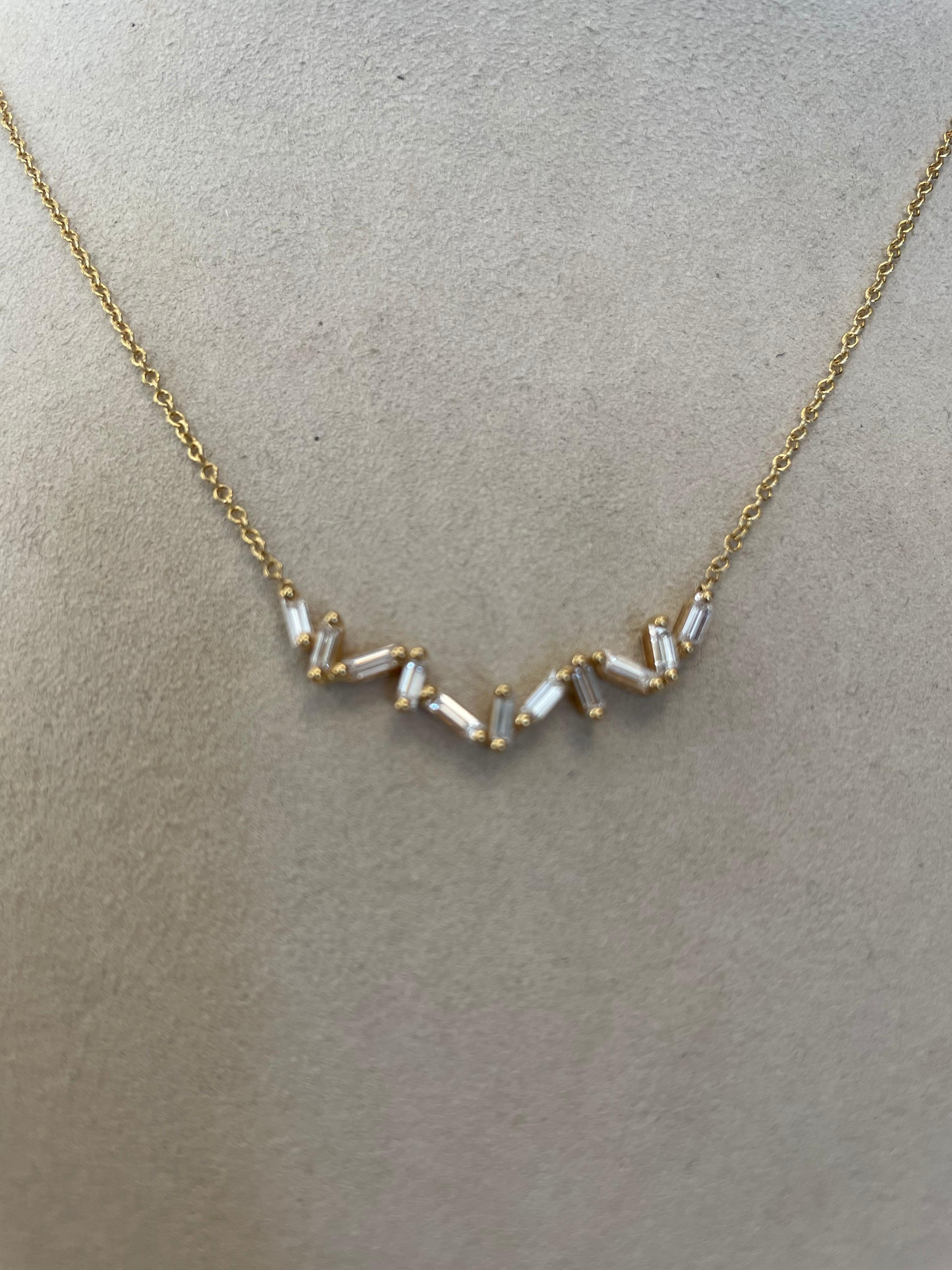 Contemporary 18 Karat Yellow Gold Necklace with 11 Straight Baguette Diamonds For Sale
