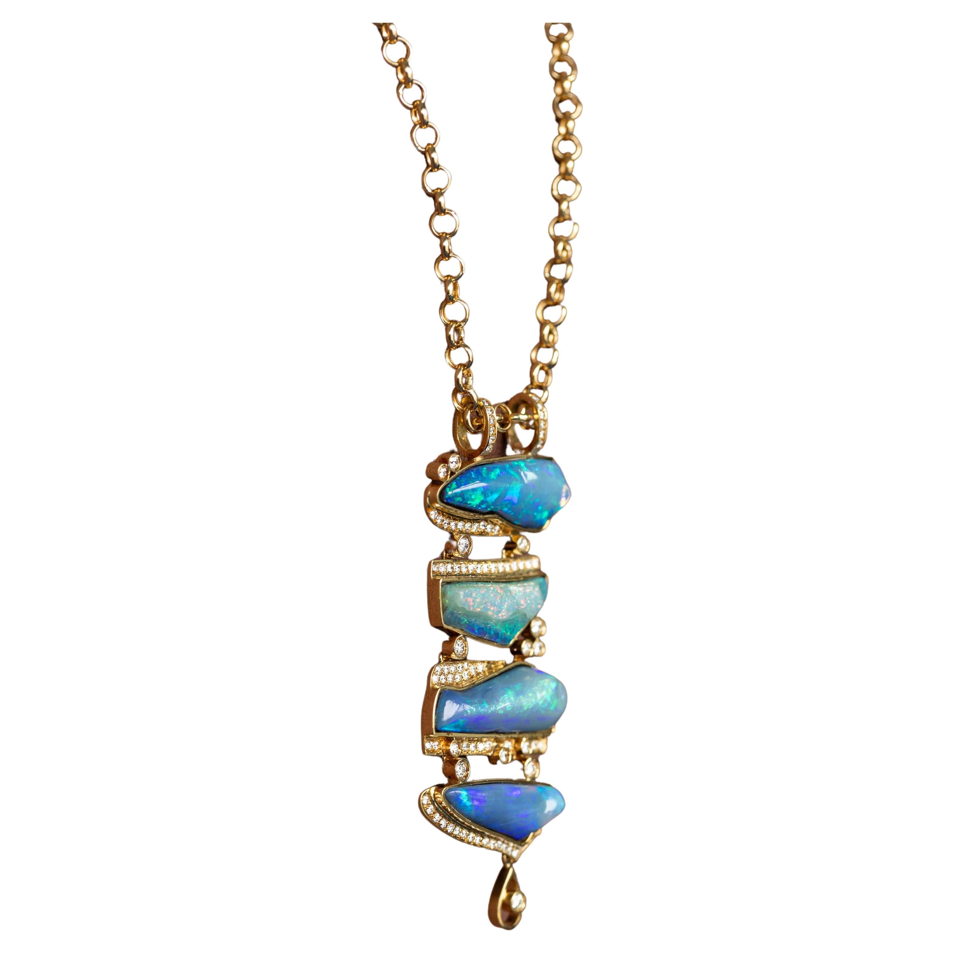 Collier en or jaune 18K avec doublet d'opales bleues et diamants par Ruth Greico