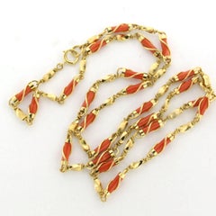 Collana in oro giallo 18k con maglie di corallo - 31,7 grammi - 70 cm di lunghezza