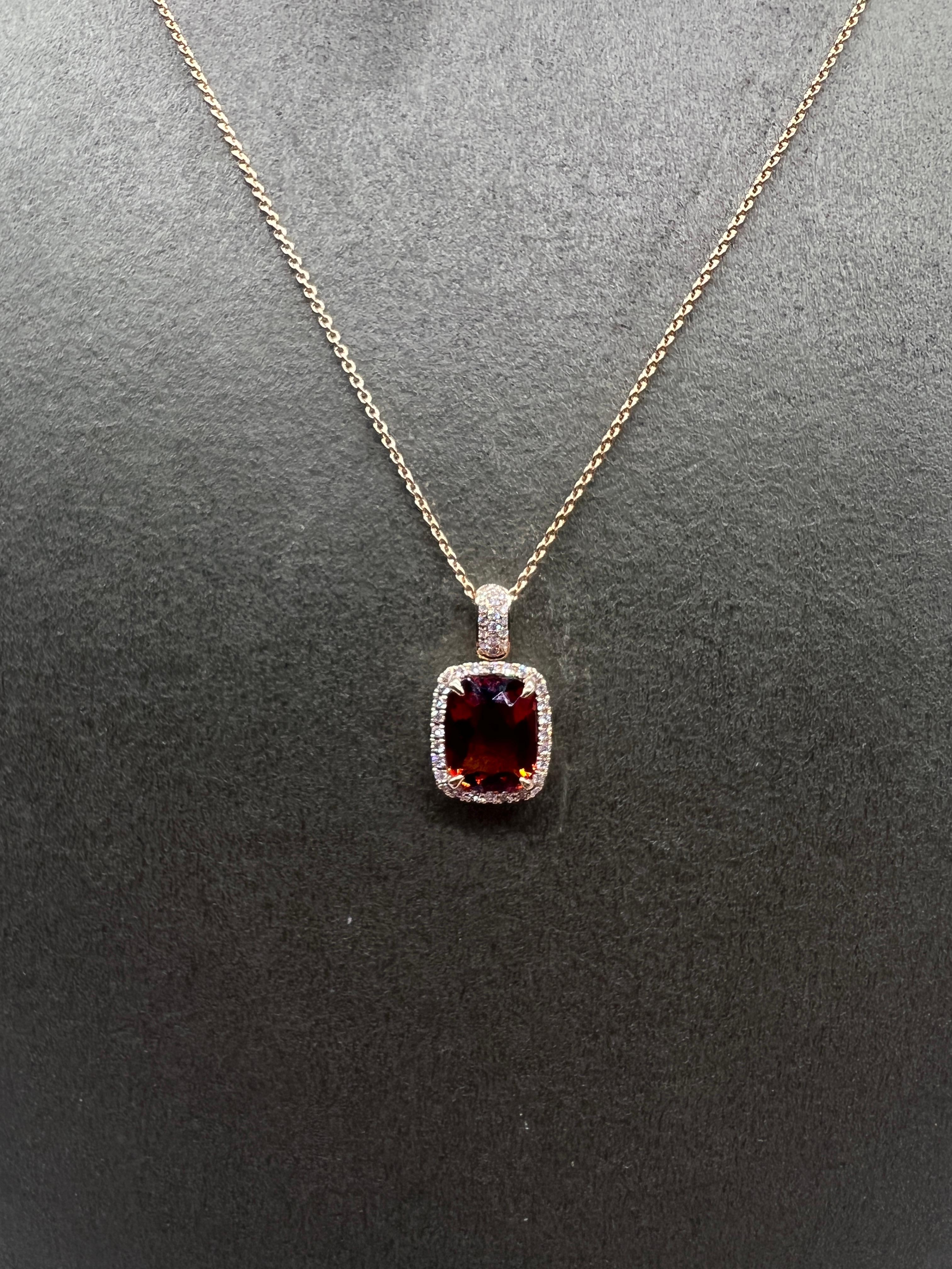 18K Yellow Gold Necklace with Mandarin Citrine and Diamond

This elegant 18K yellow gold necklace showcases a stunning pendant adorned with a 3.00-carat mandarin citrine, radiating warm and captivating hues. Cushion-cut and beautifully faceted, the