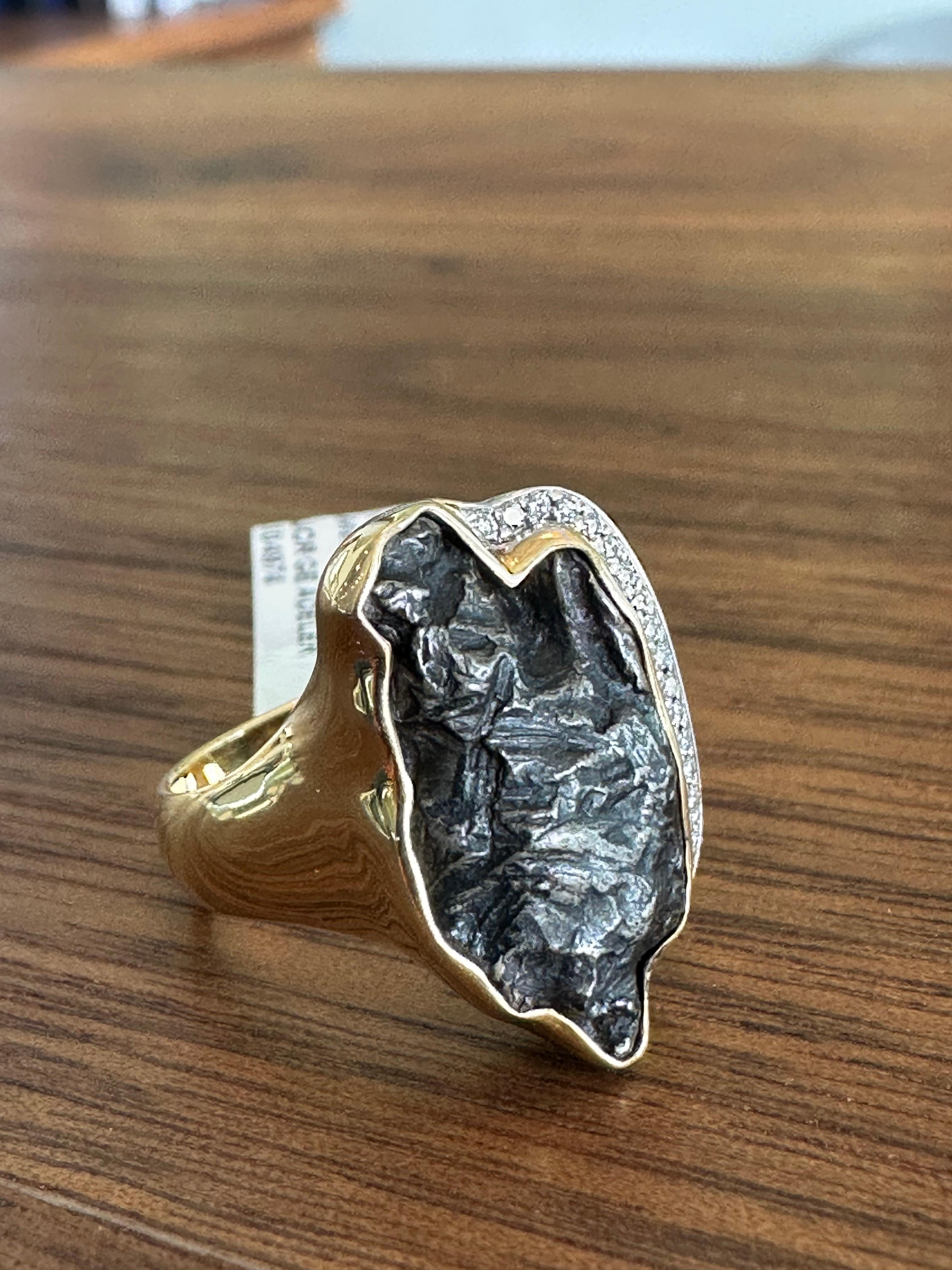 Anello Noir in oro giallo 18 carati con meteorite di Sikhote-Alin in vendita 1