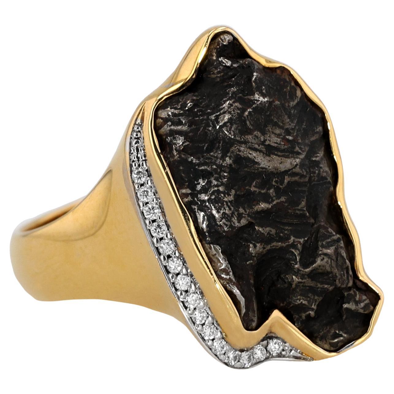 Anello Noir in oro giallo 18 carati con meteorite di Sikhote-Alin in vendita