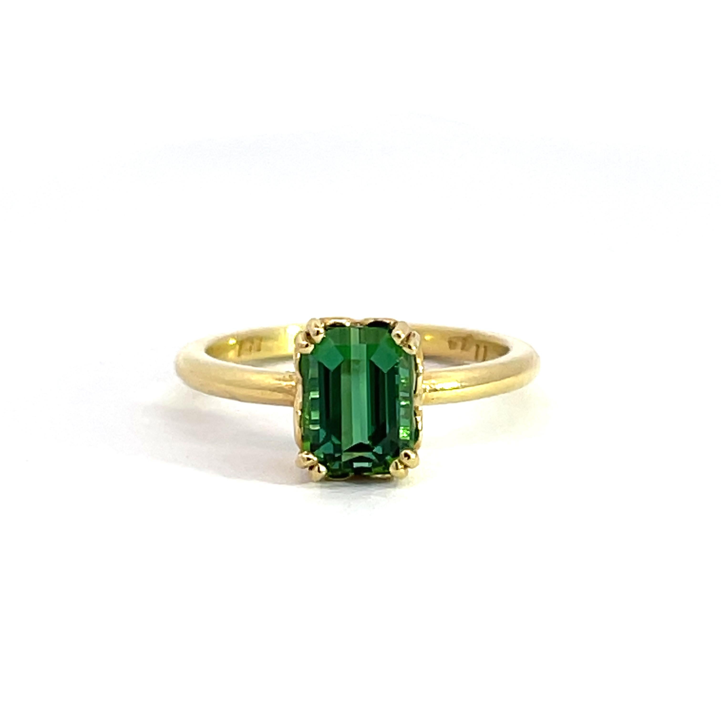 18k Yellow Gold Octagon Cut Green Tourmaline Cocktail Ring For Sale