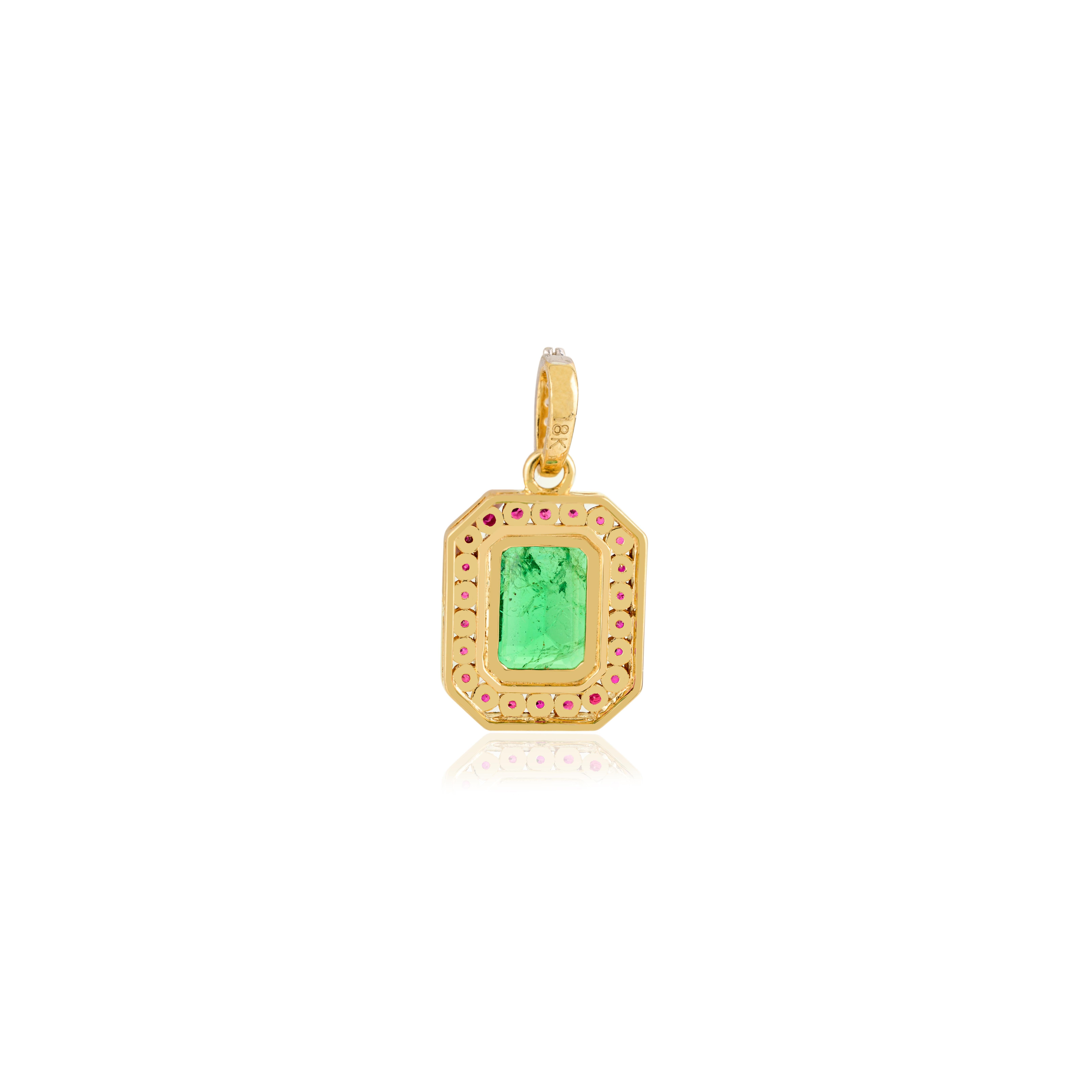 18K Yellow Gold Octagon-Cut Natural Emerald Pendant with Ruby Halo and Diamond In condizioni Nuovo in vendita a New York, NY