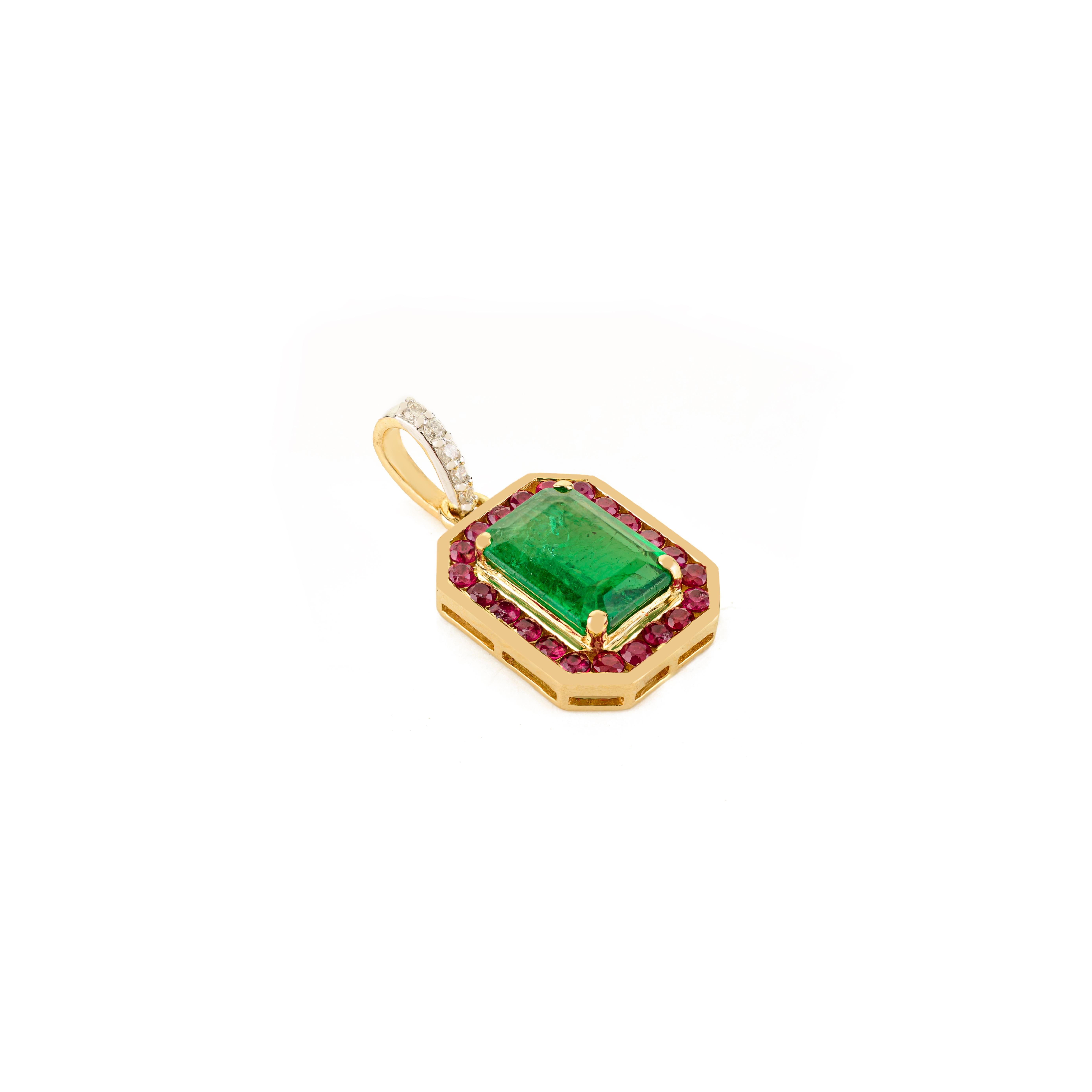 18K Yellow Gold Octagon-Cut Natural Emerald Pendant with Ruby Halo and Diamond in vendita 2