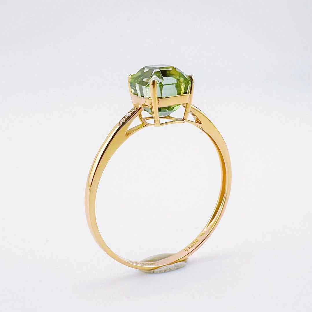 Achteckiger grüner Turmalinring aus 18 Karat Gelbgold mit Diamanten im Zustand „Neu“ im Angebot in Kowloon, HK